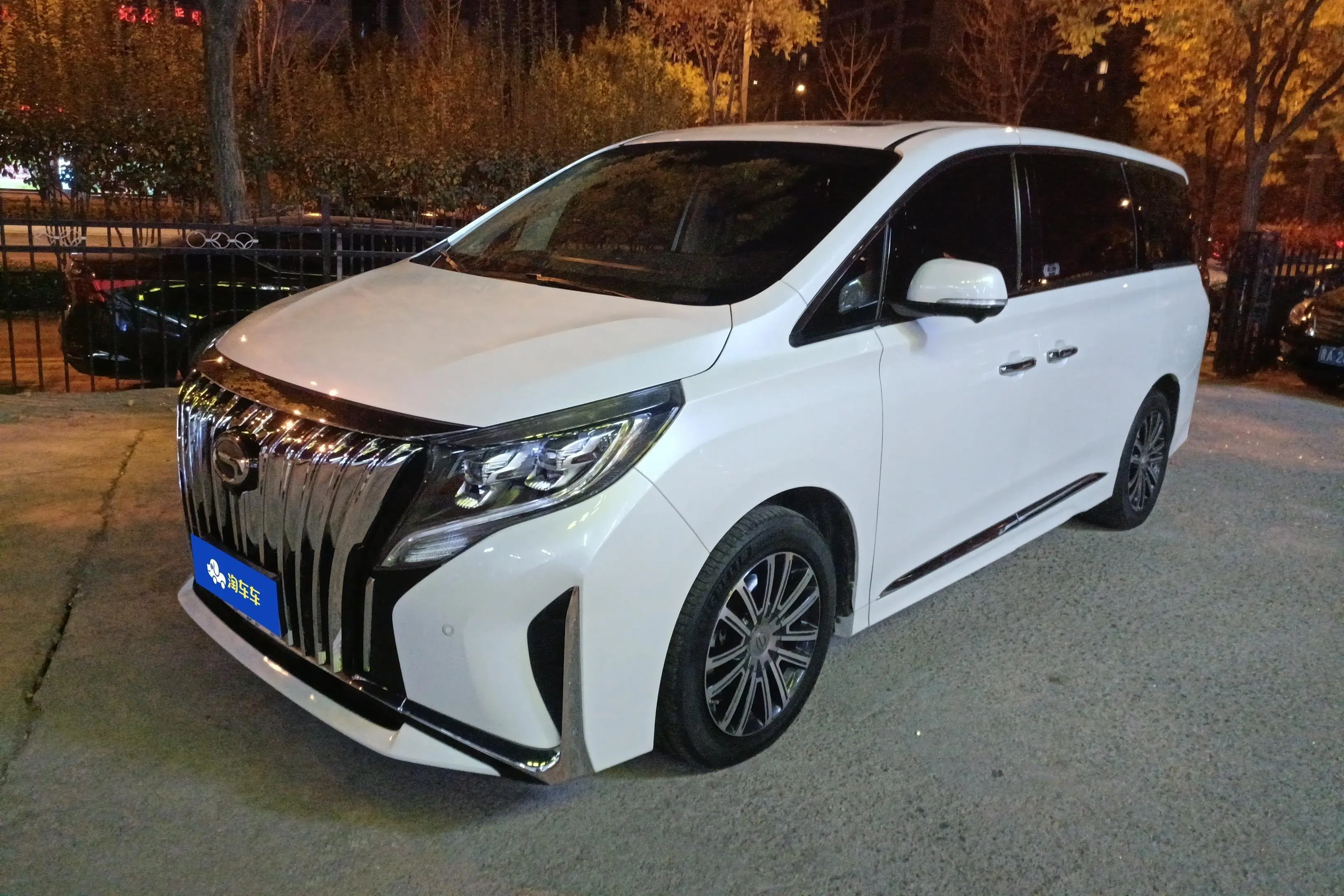 GAC Trumpchi M8  из Китая