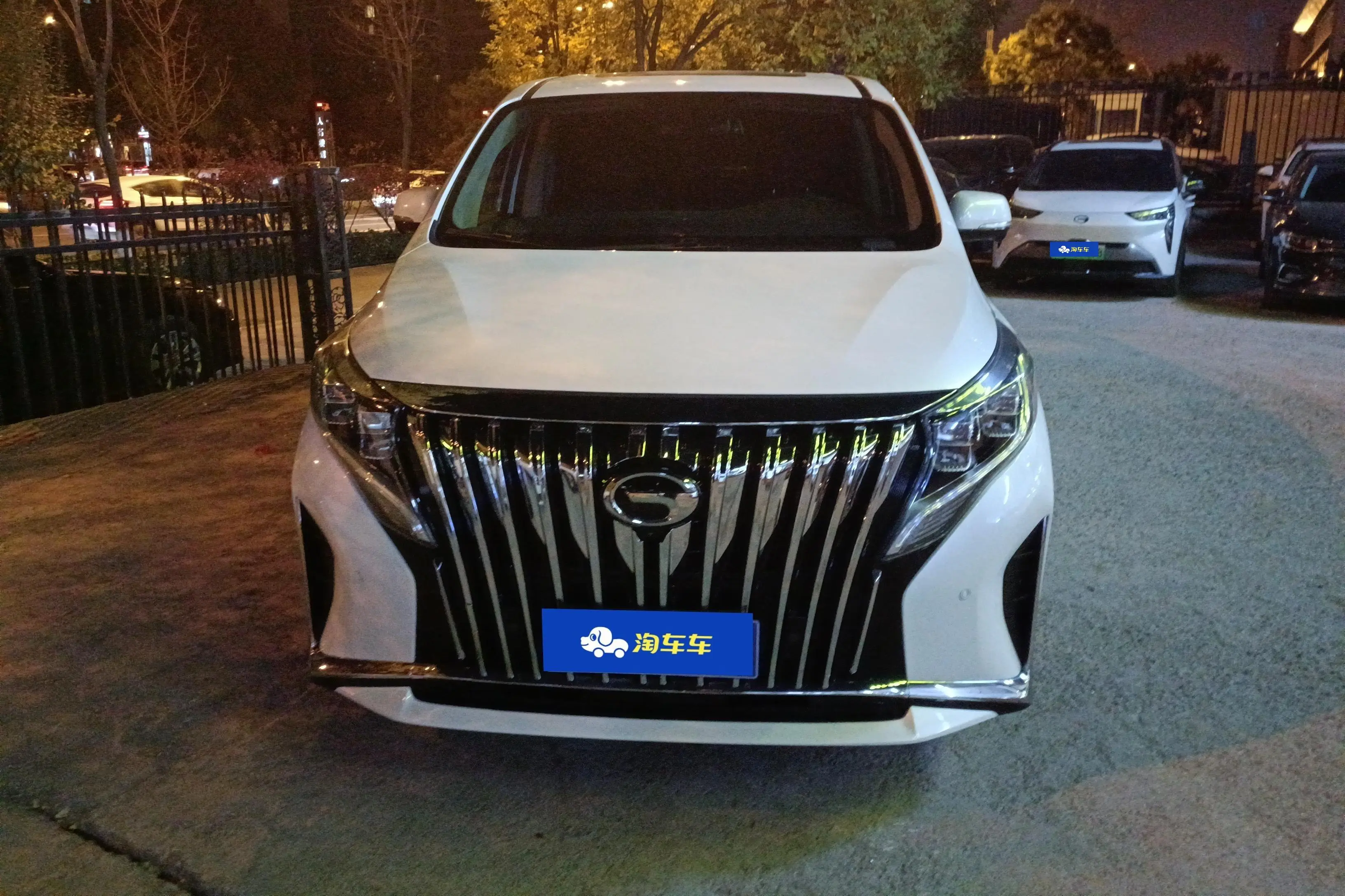 GAC Trumpchi M8  из Китая