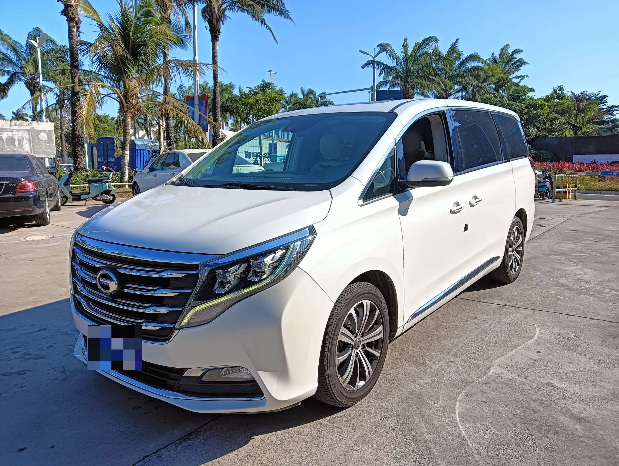 GAC Trumpchi M8  из Китая