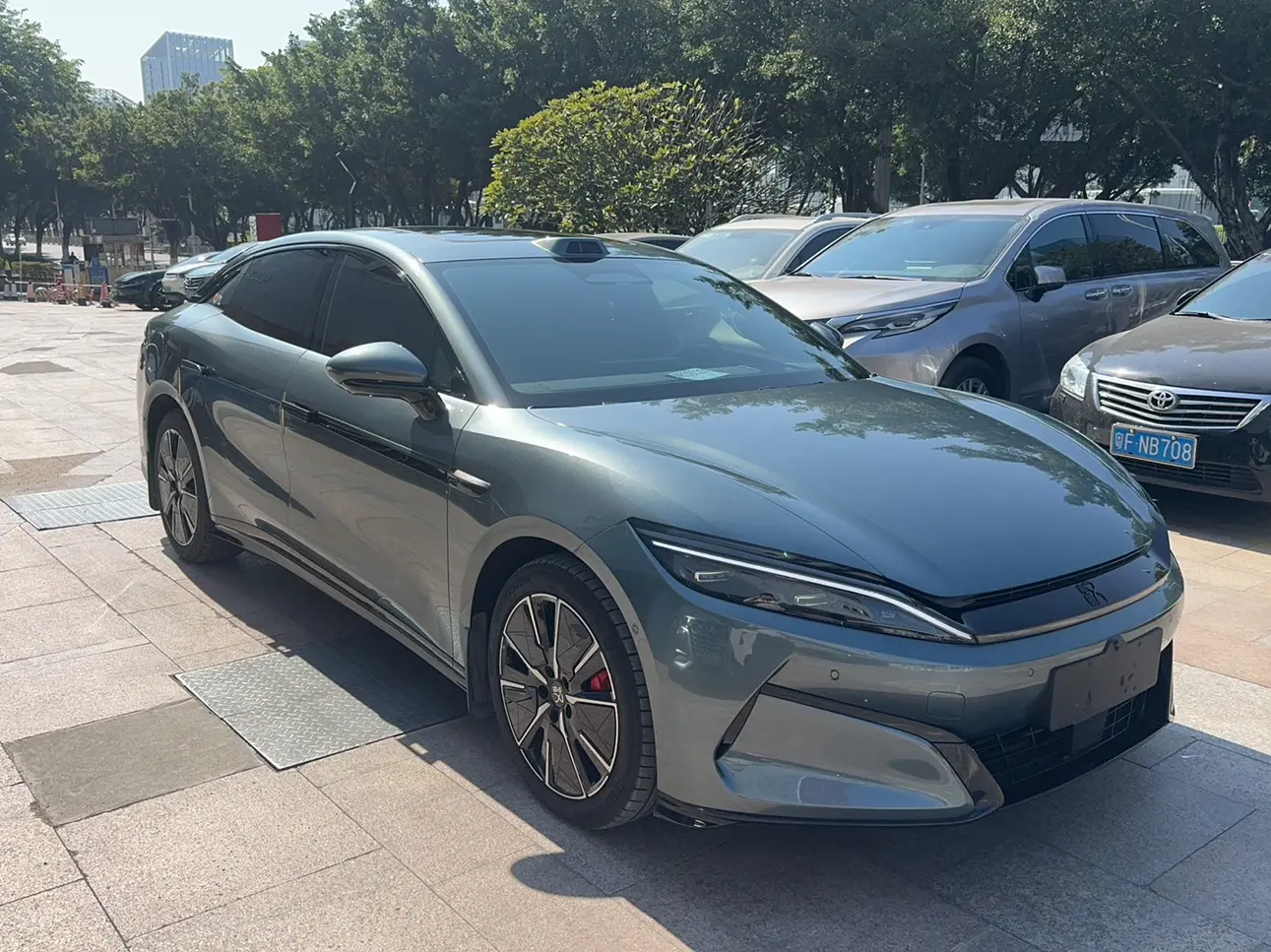 BYD Han L DM  из Китая