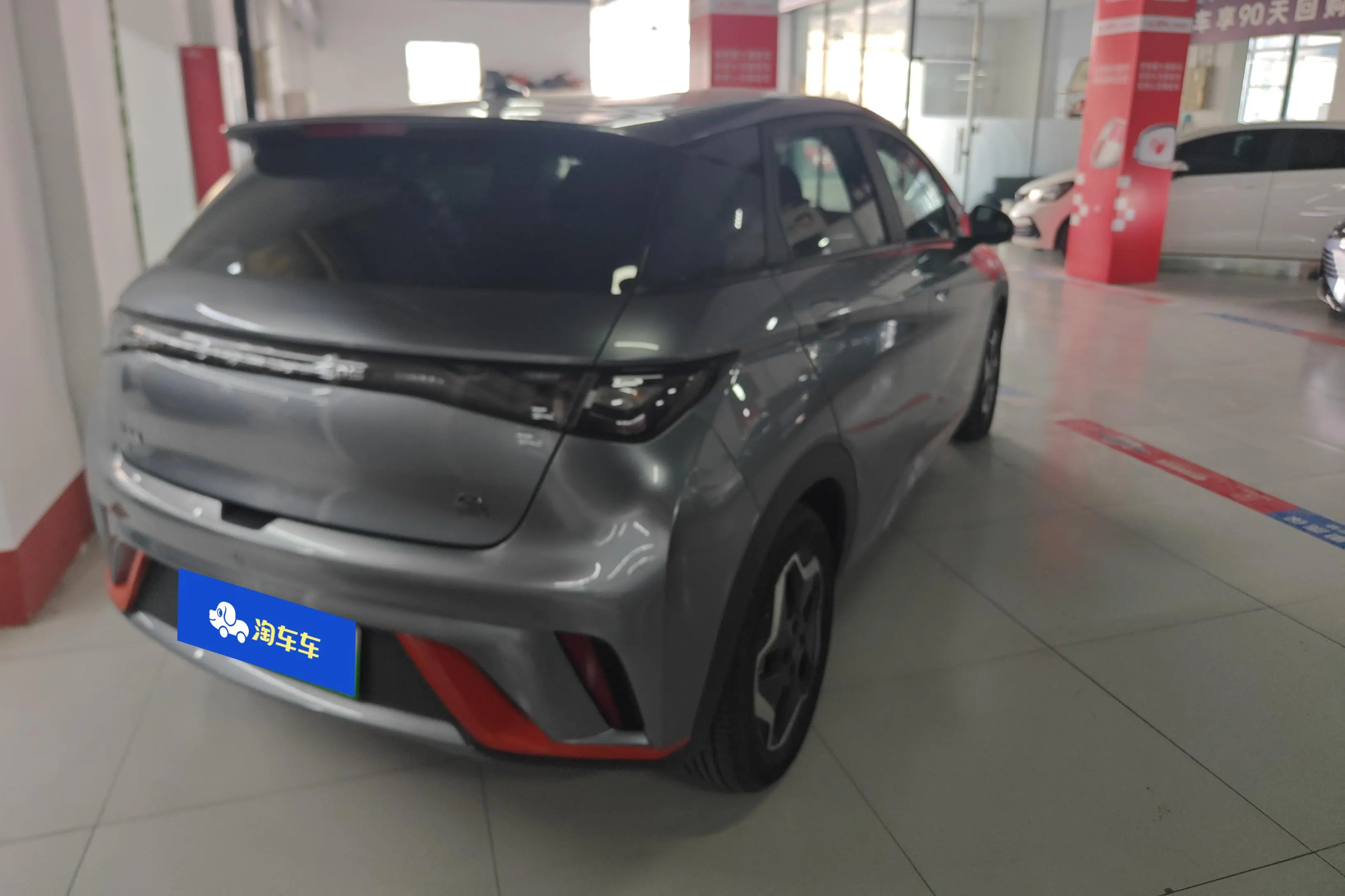 BYD Dolphin  из Китая