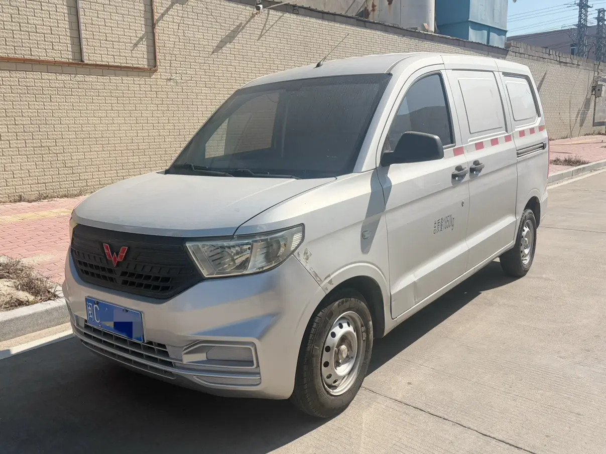 Wuling Hongguang V  из Китая
