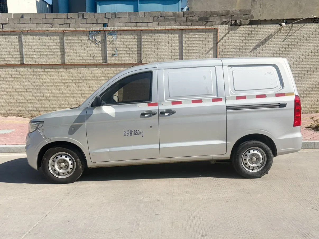 Wuling Hongguang V  из Китая