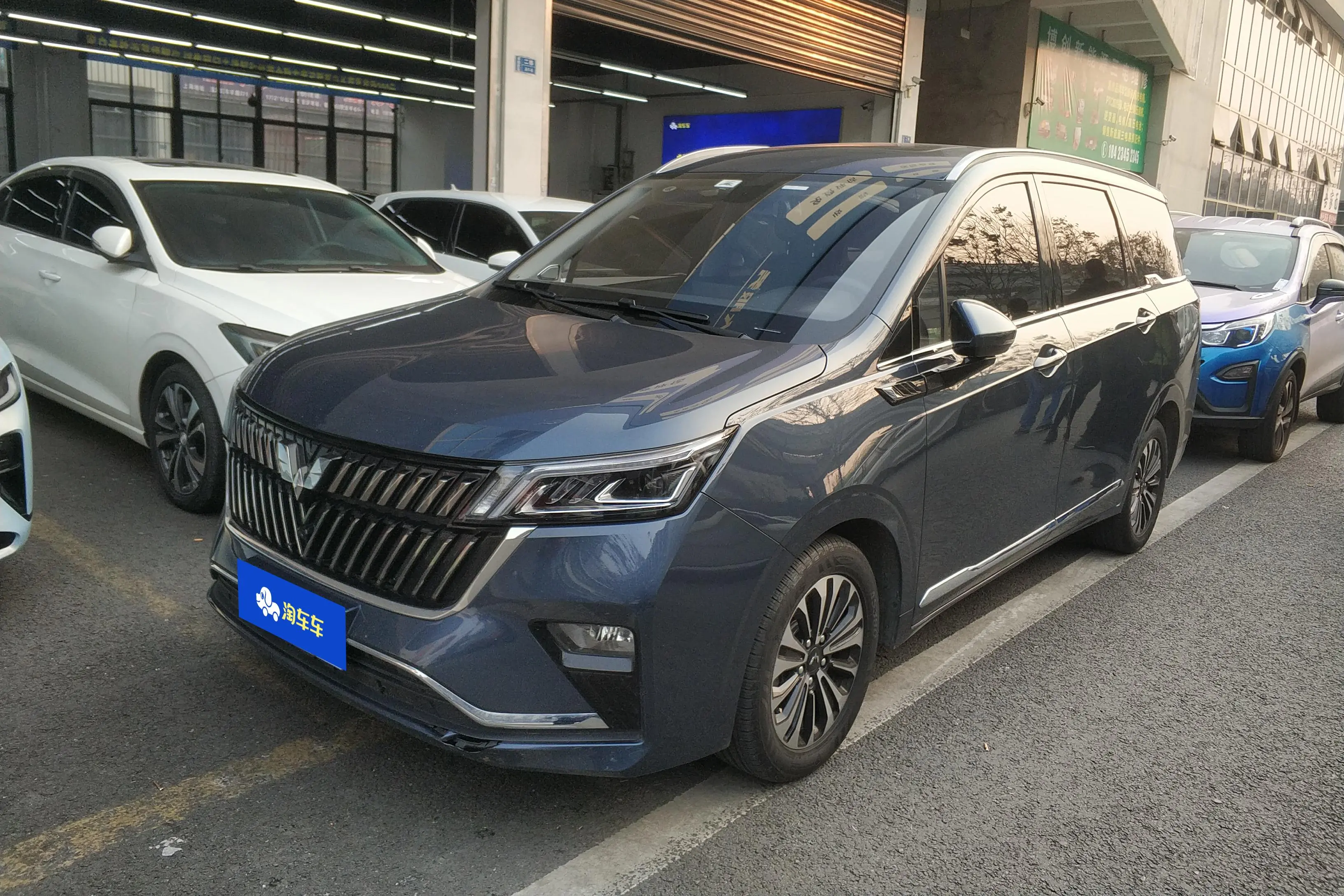 Wuling Jiachen  из Китая