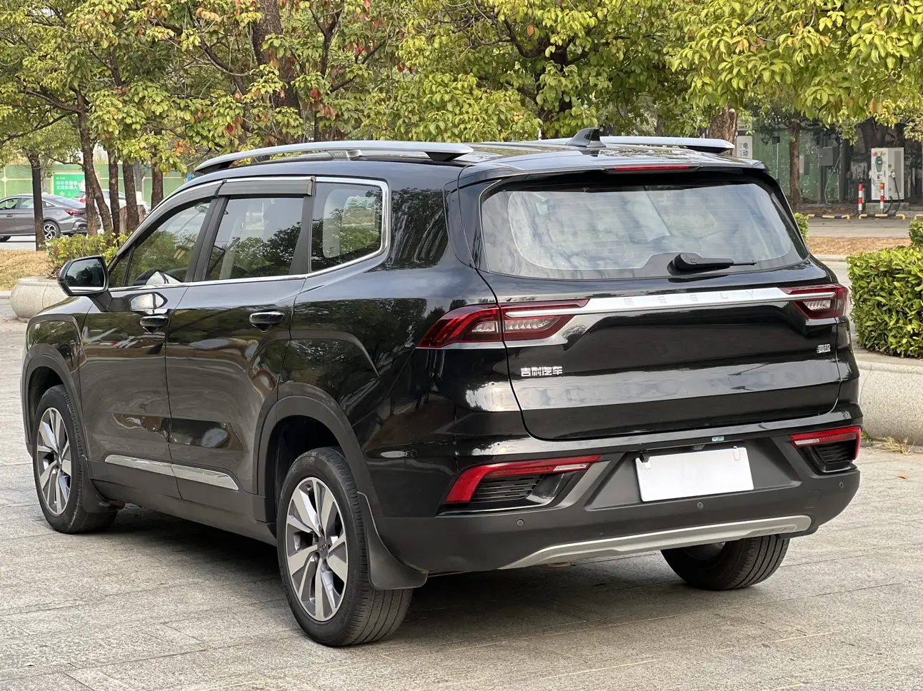 Geely Okavango  из Китая