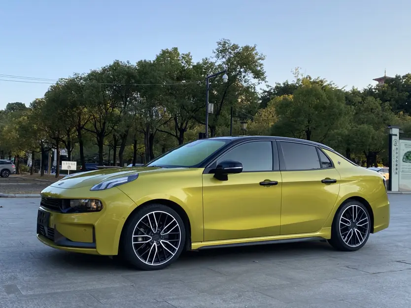 Lynk & Co 03