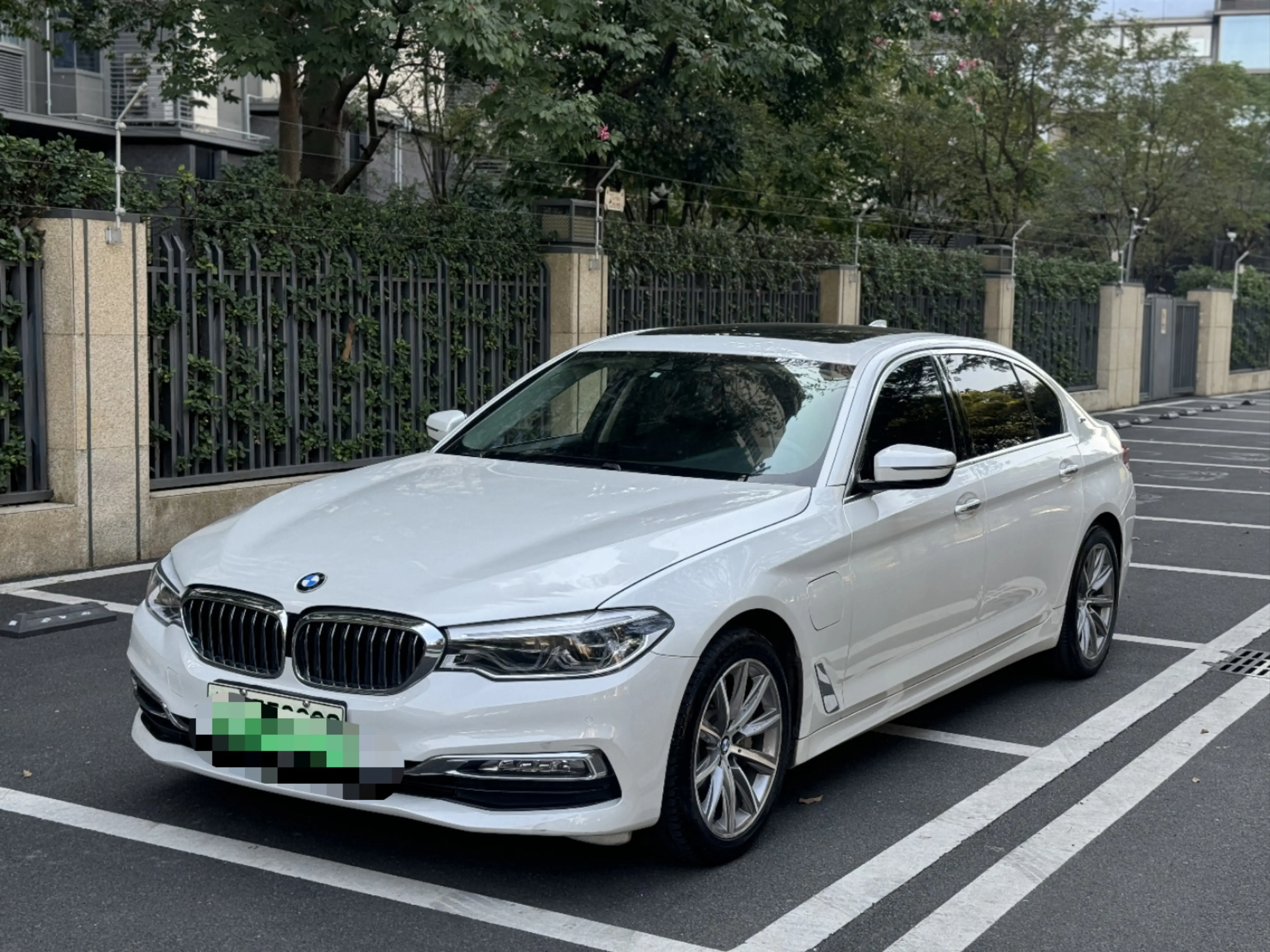 BMW 5 Series PHEV  из Китая