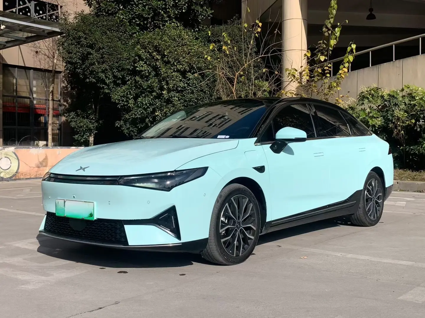 Xpeng P5  из Китая