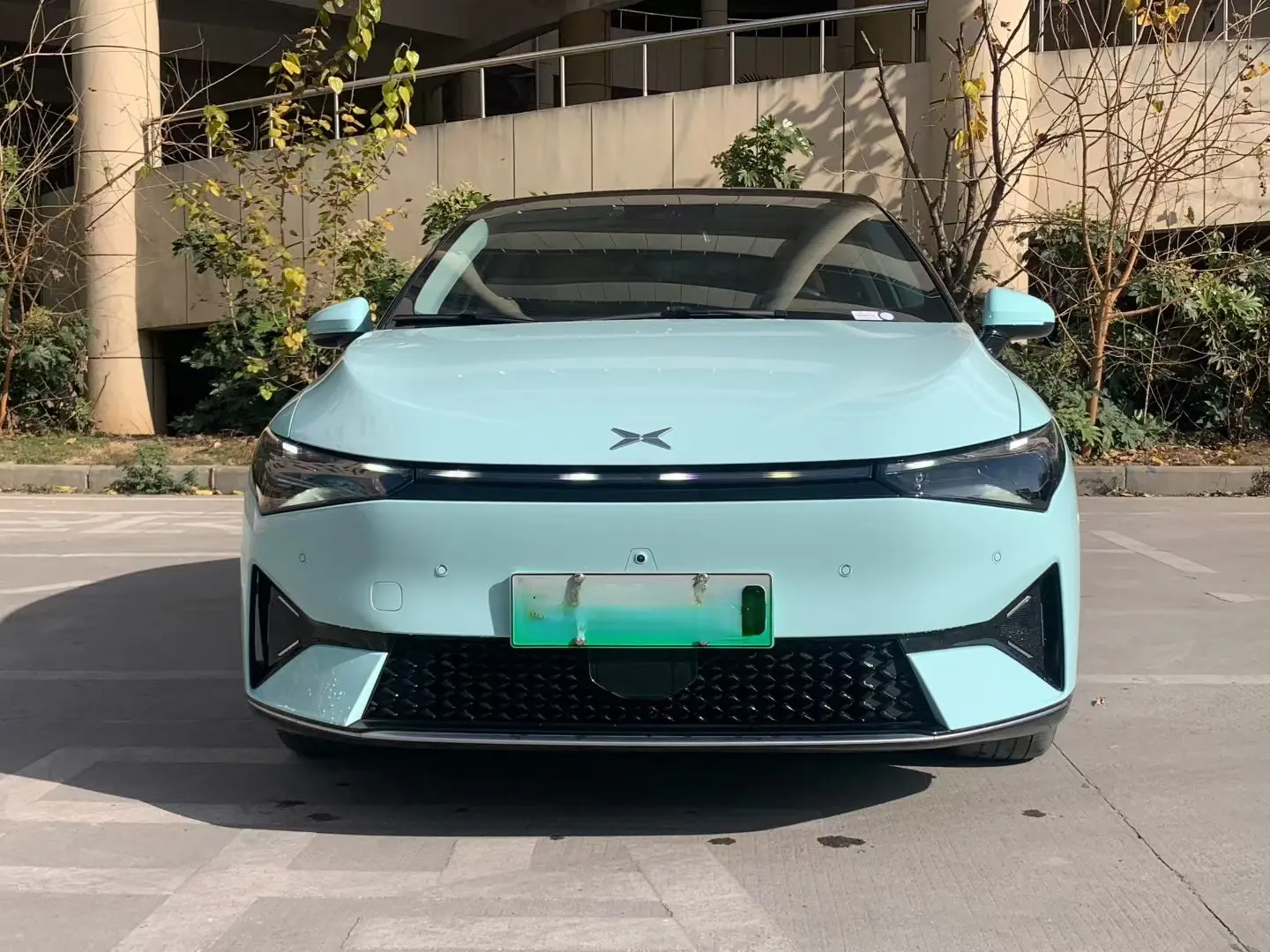 Xpeng P5  из Китая