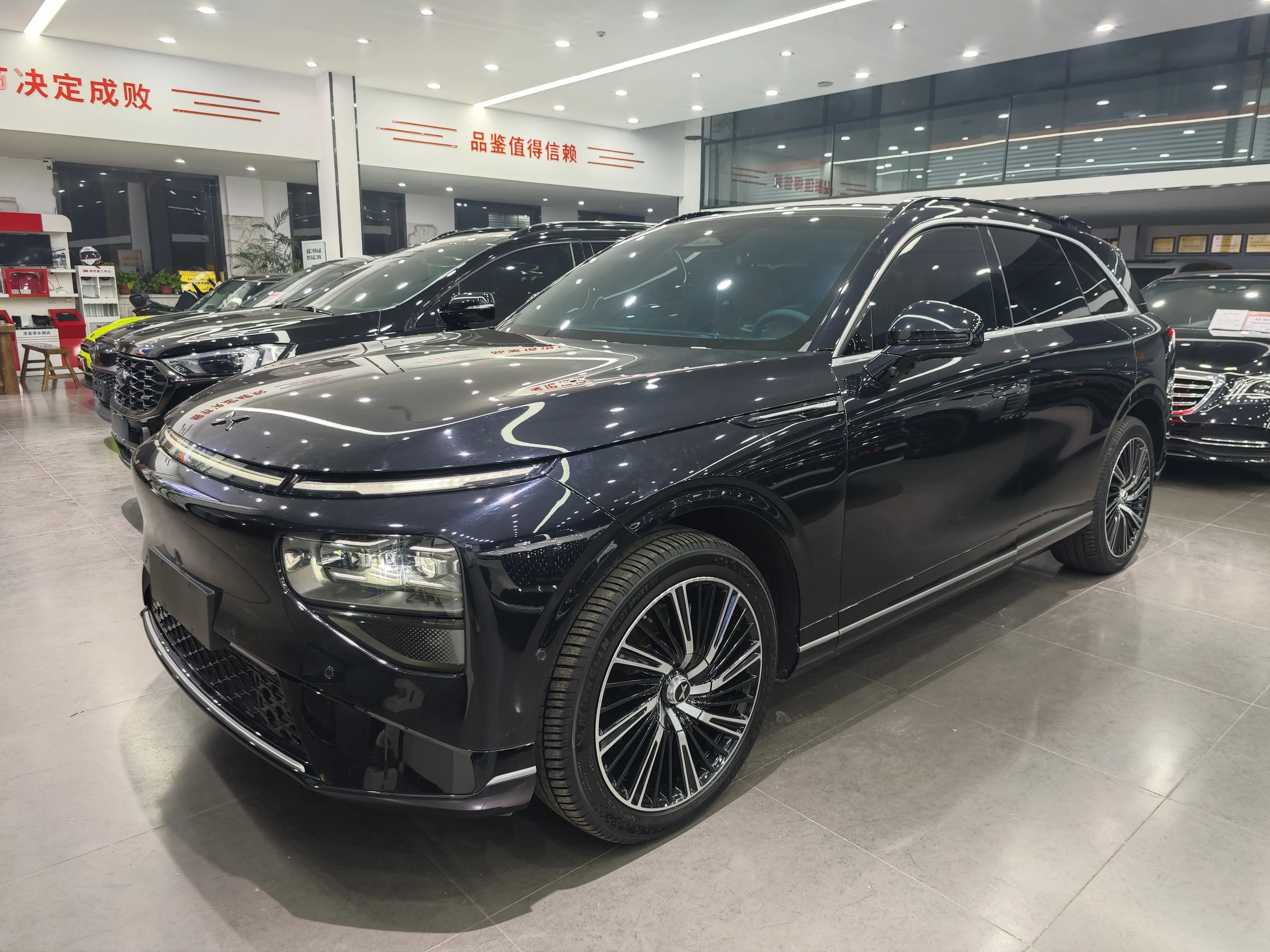 Xpeng G9  из Китая