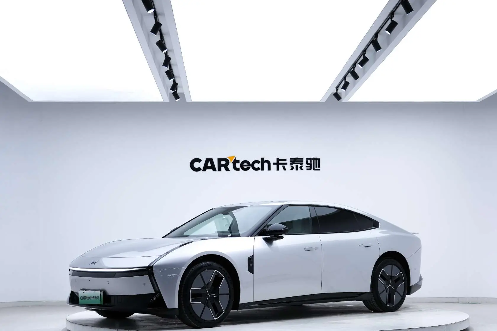 Xpeng P7  из Китая