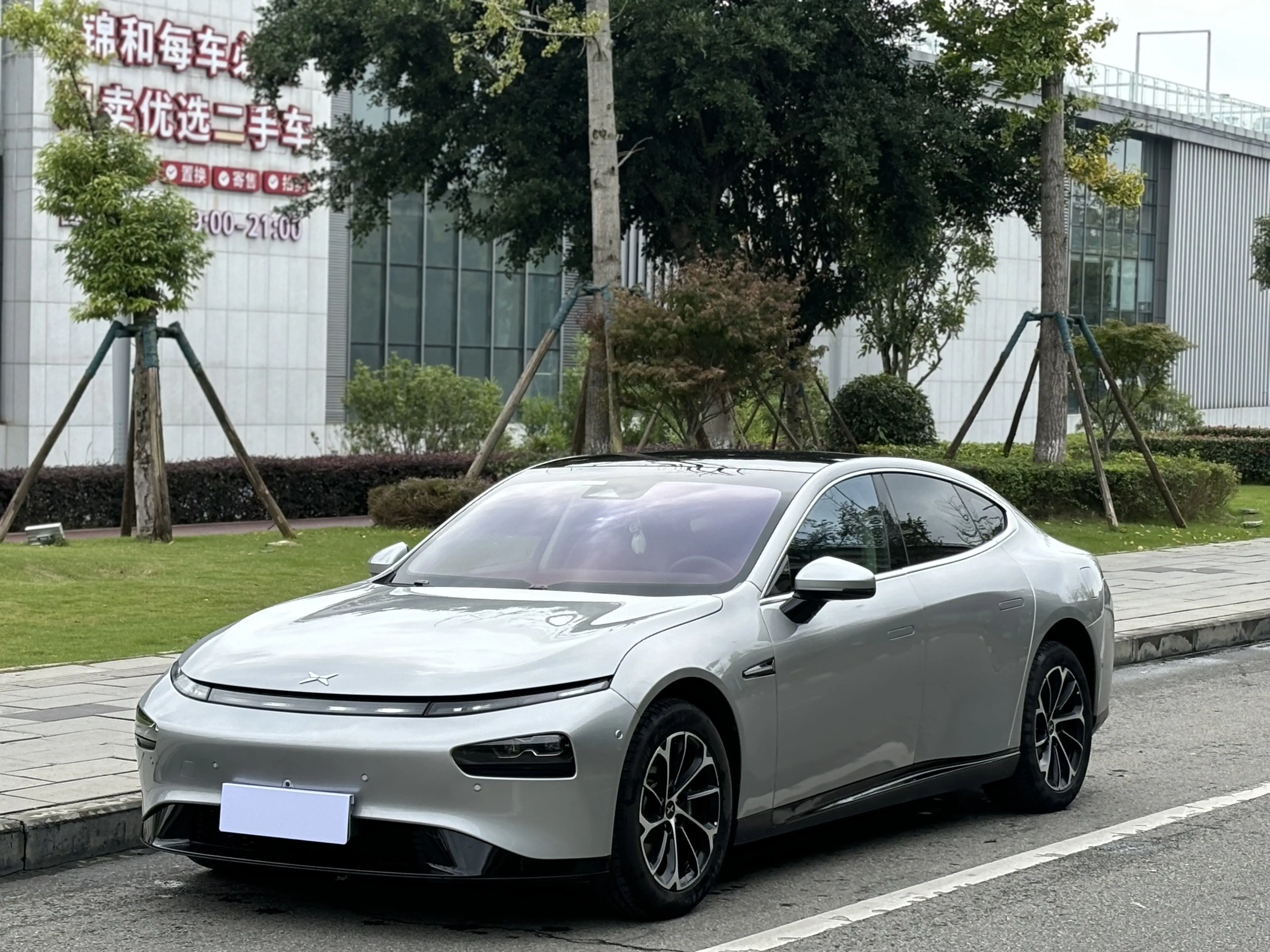 Xpeng P7  из Китая