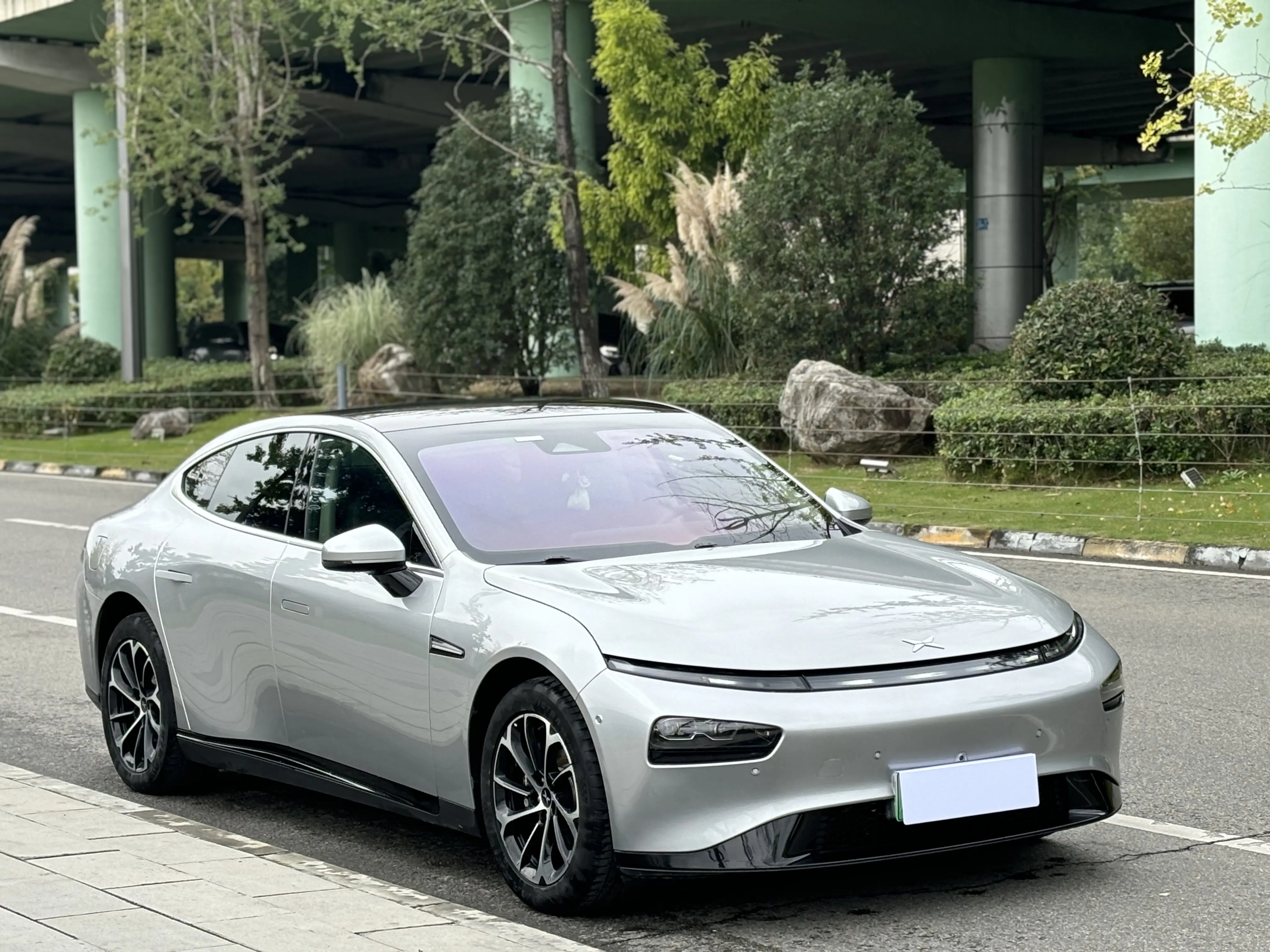 Xpeng P7  из Китая