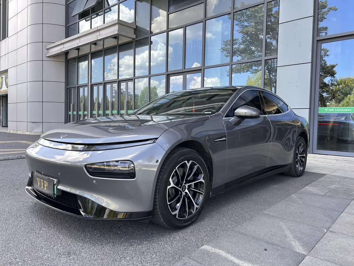 Xpeng P7  из Китая