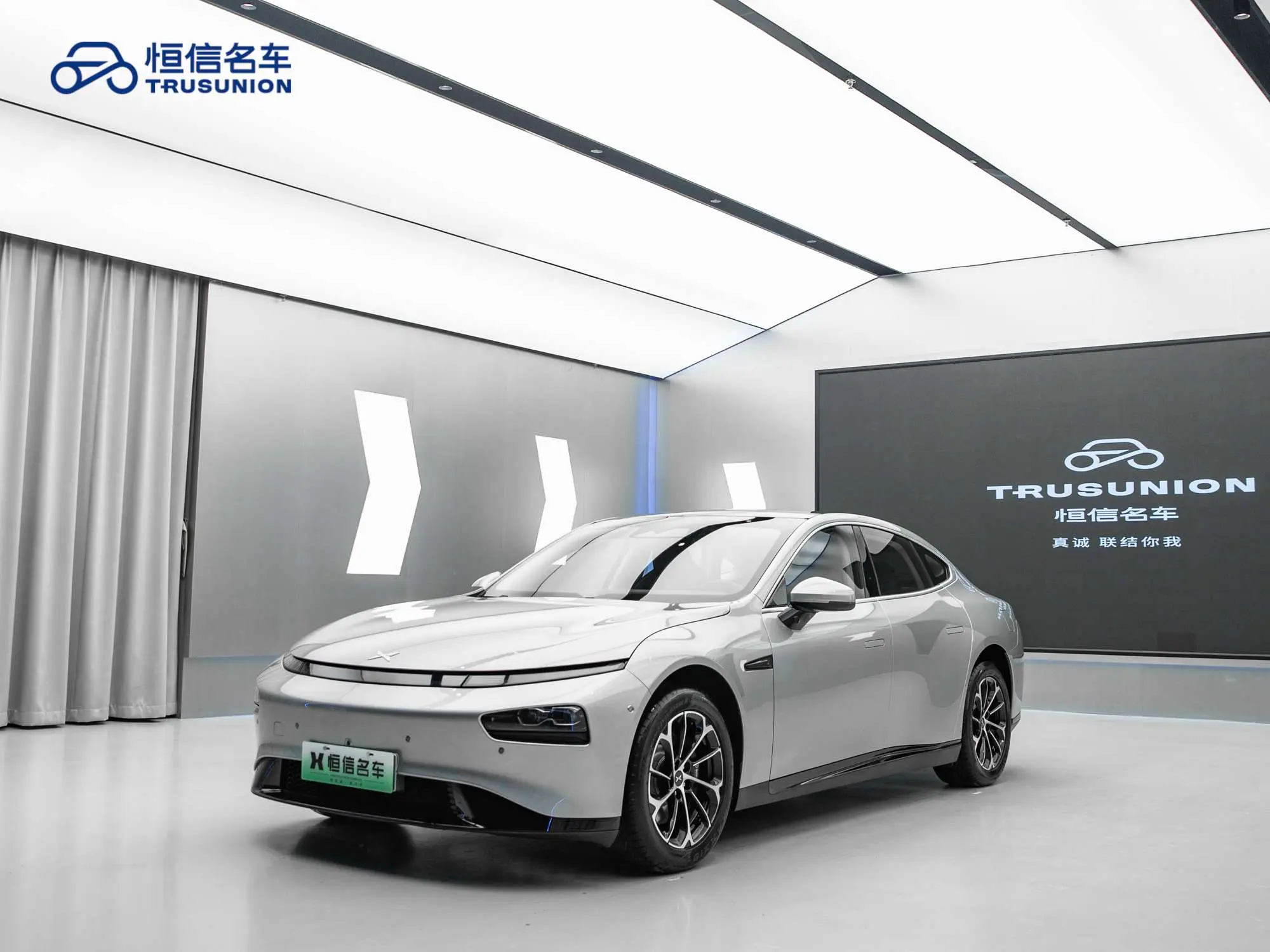 Xpeng P7  из Китая