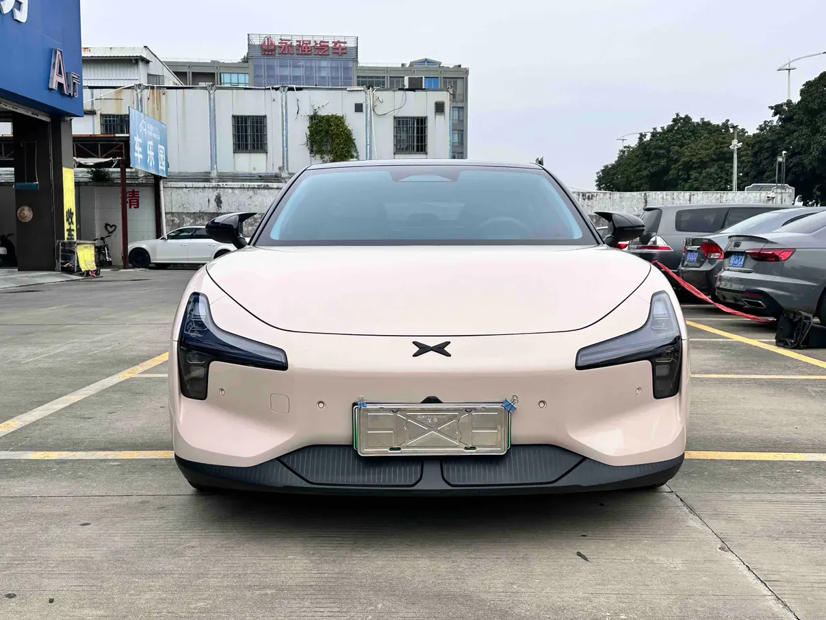 Xpeng Xiaopeng MONA M03  из Китая