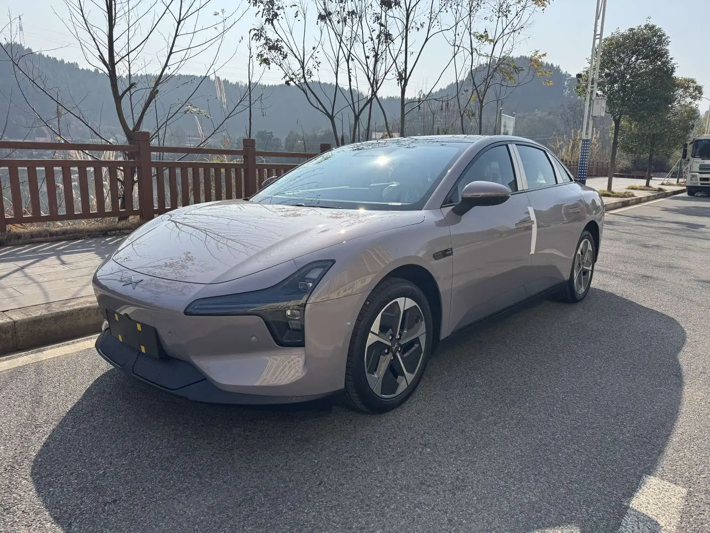 Xpeng Xiaopeng MONA M03  из Китая