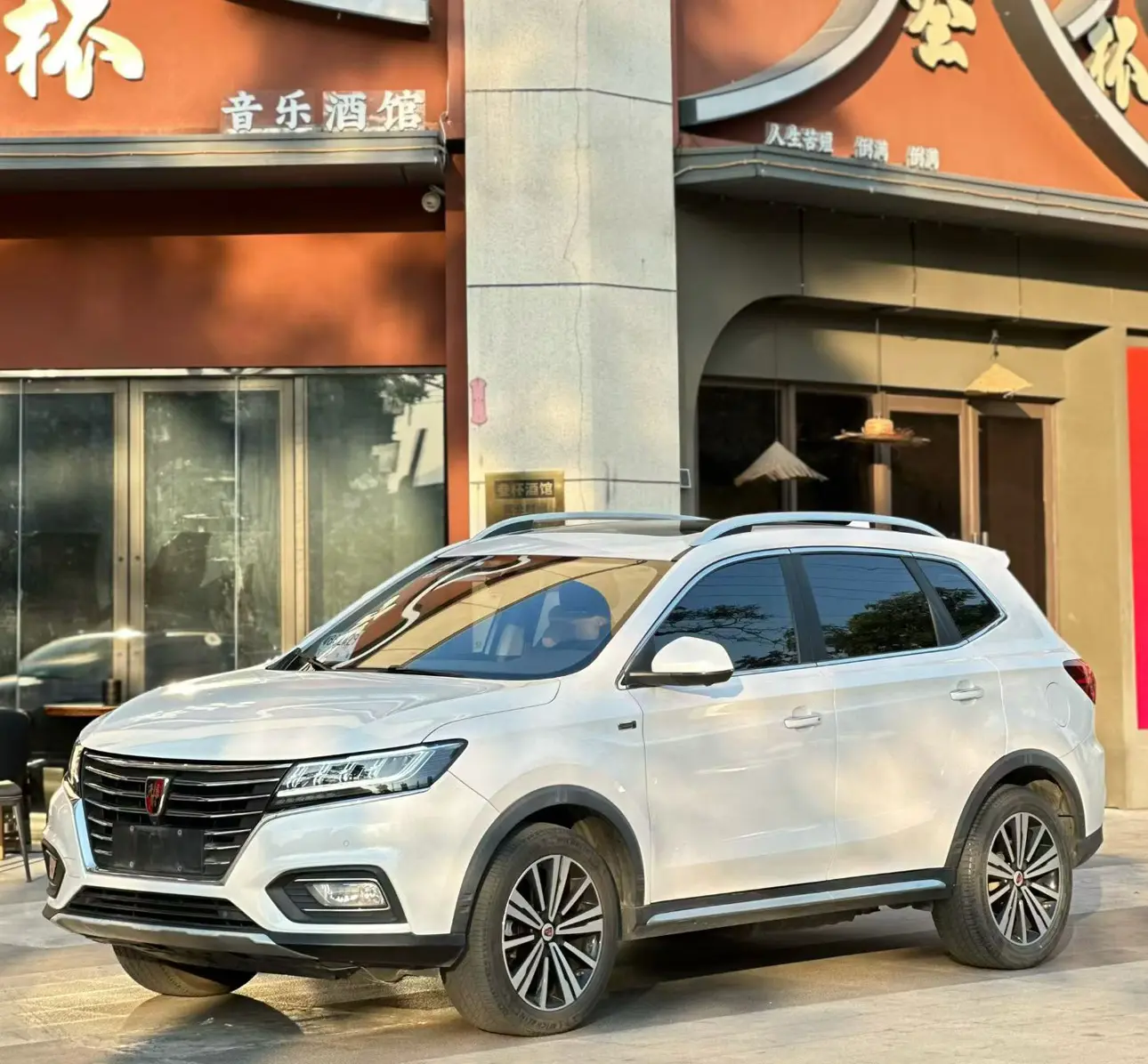 Roewe eRX5  из Китая