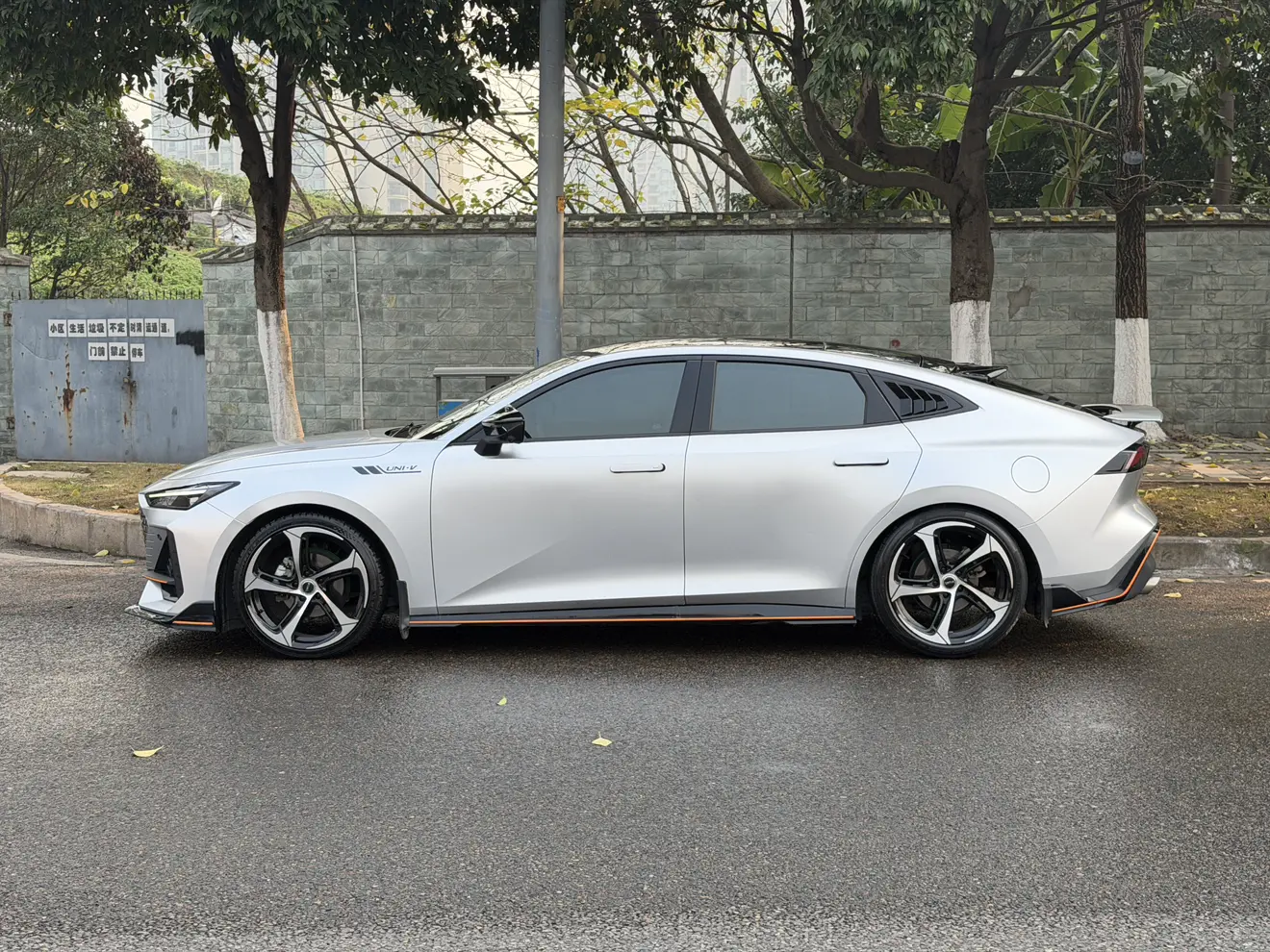 Changan UNI-V  из Китая