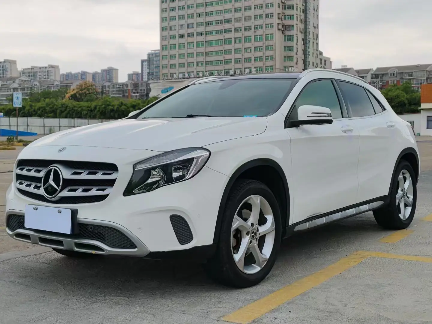 Mercedes-Benz GLA  из Китая