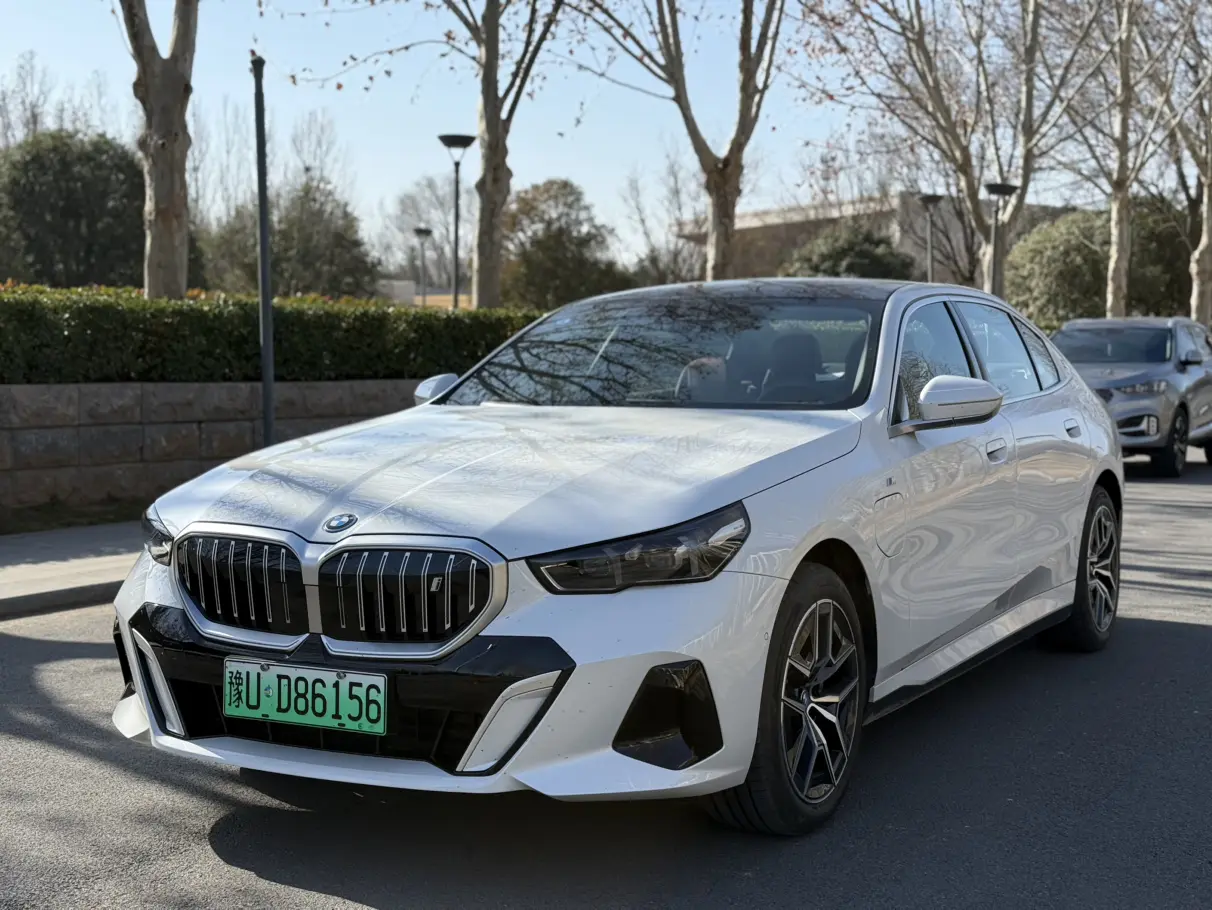 BMW i5  из Китая