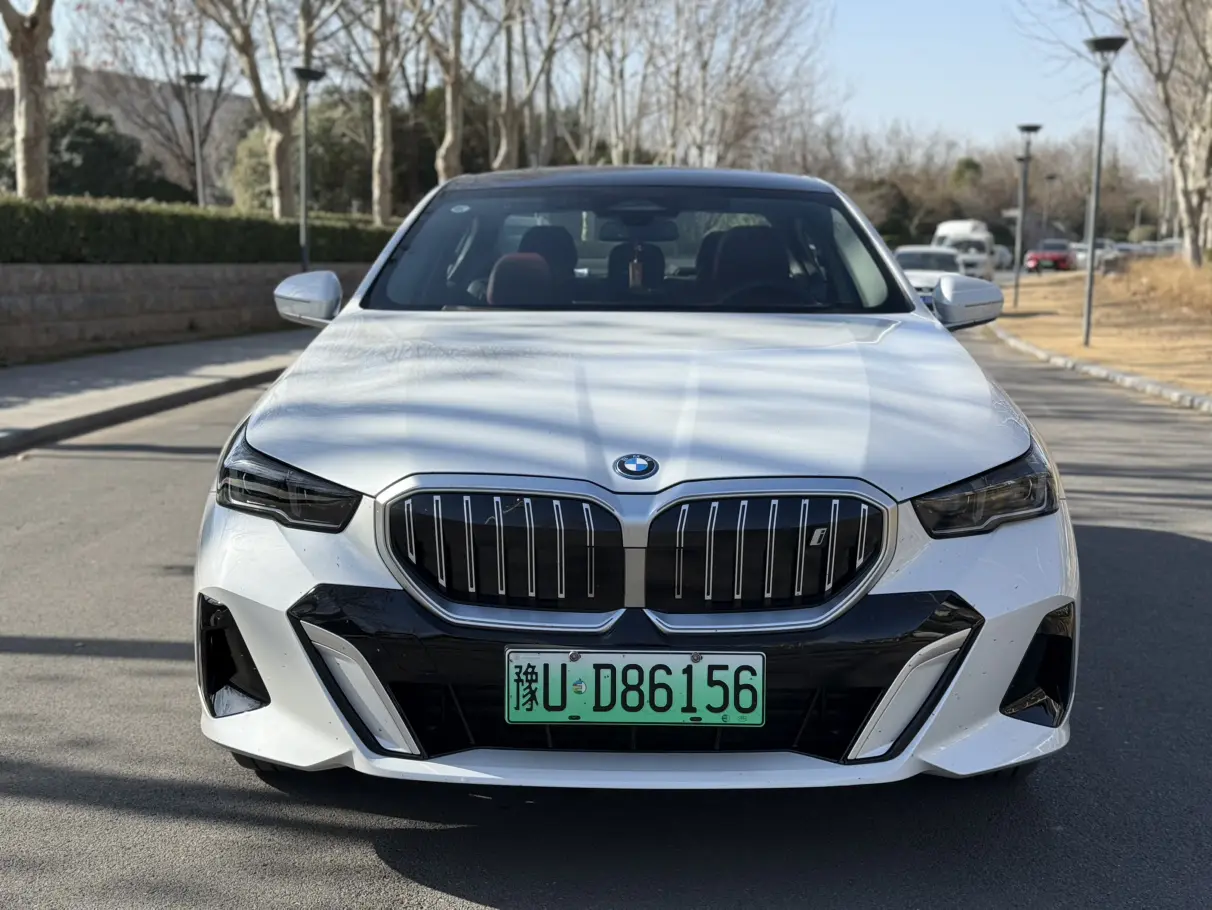 BMW i5  из Китая
