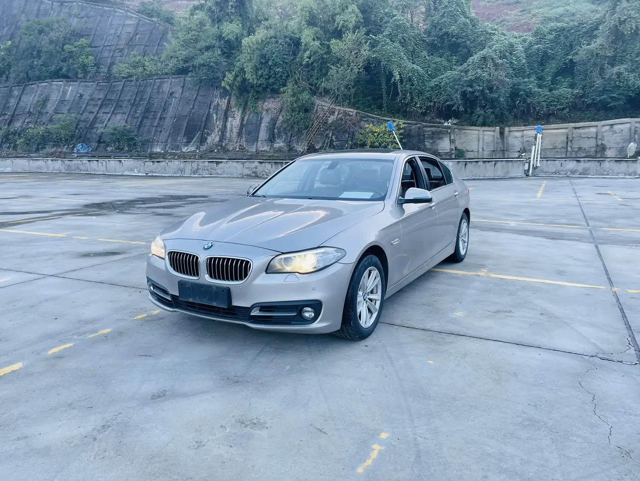 BMW 5 Series  из Китая