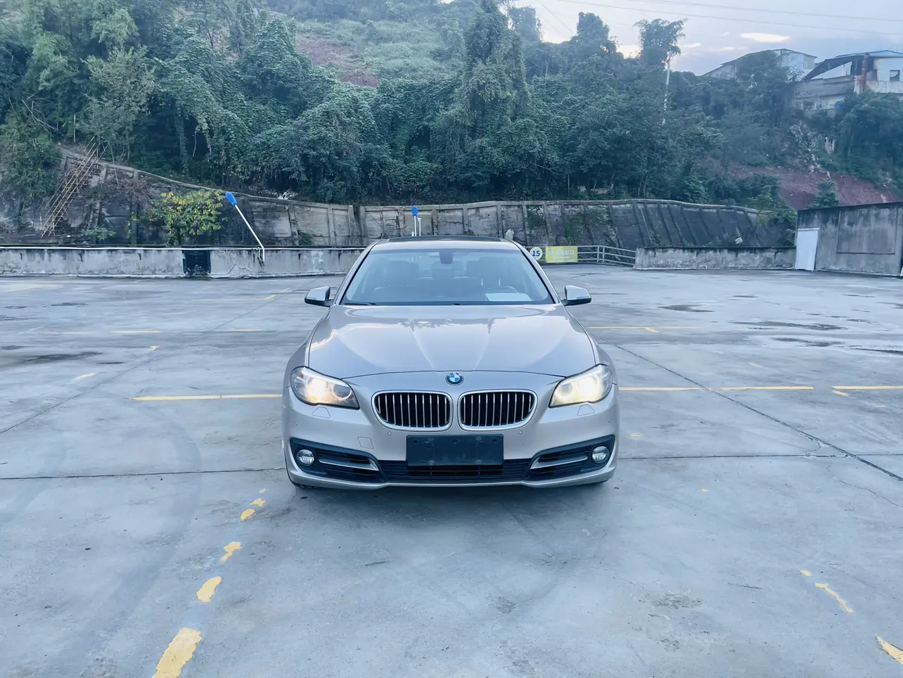 BMW 5 Series  из Китая