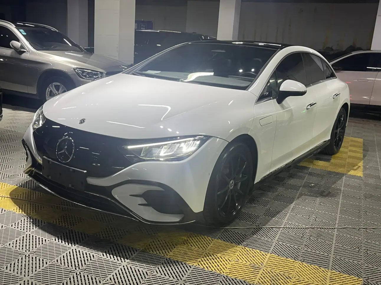 Mercedes-Benz EQE  из Китая