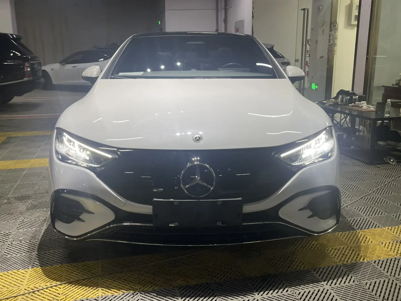 Mercedes-Benz EQE  из Китая