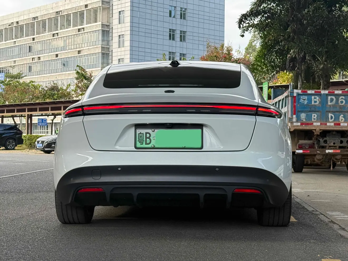 NIO ET5  из Китая