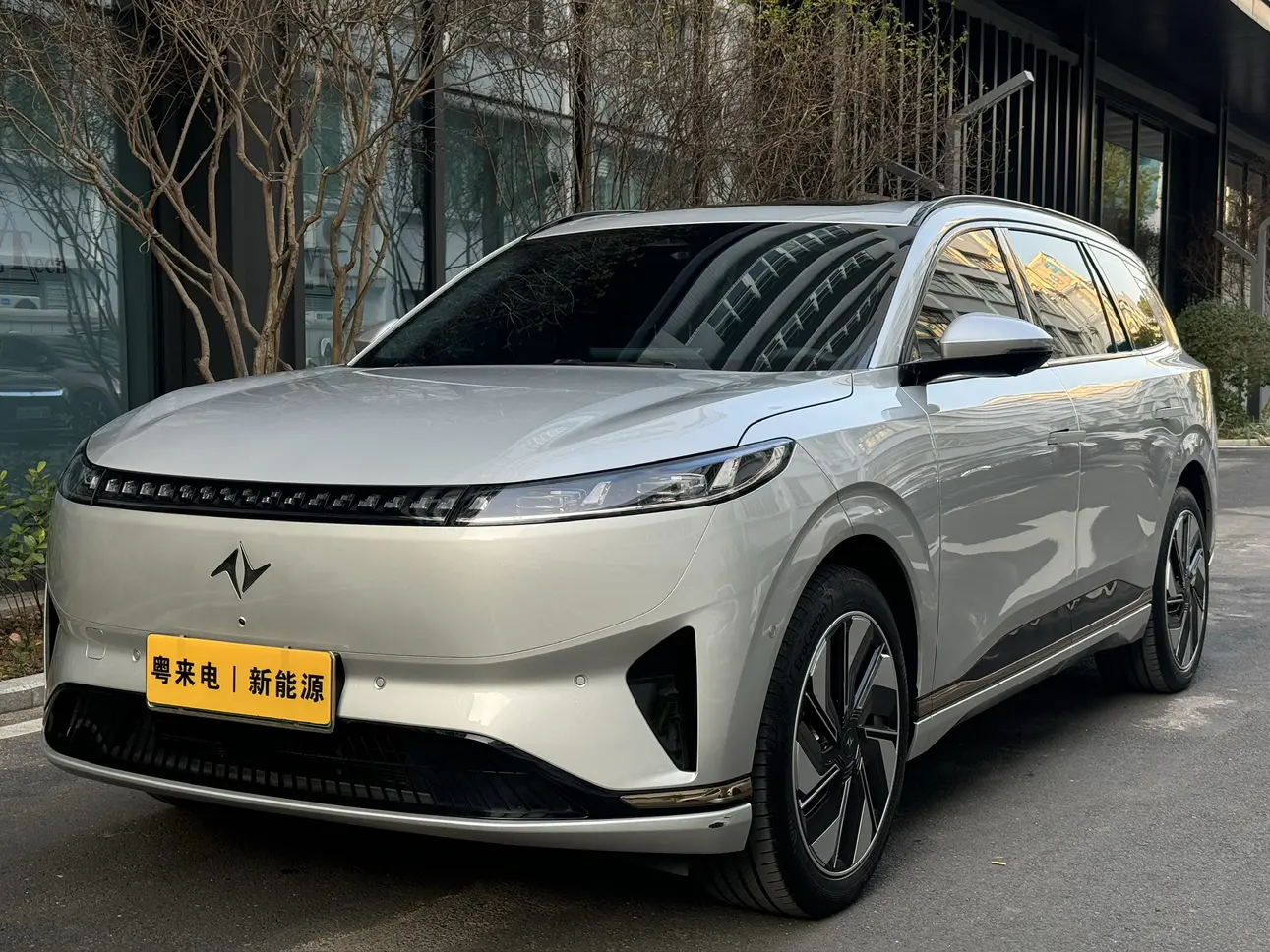 Dongfeng Eπ008  из Китая