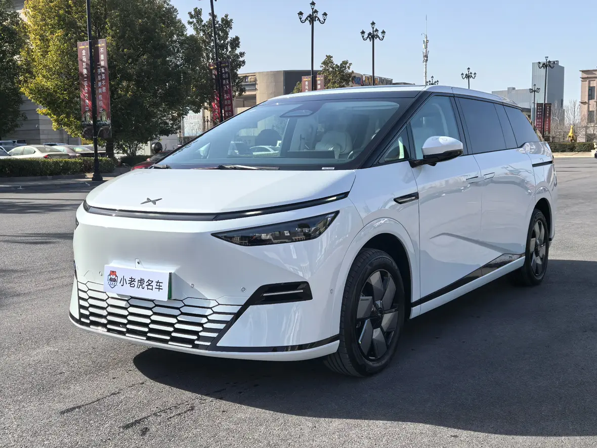 Xpeng X9  из Китая