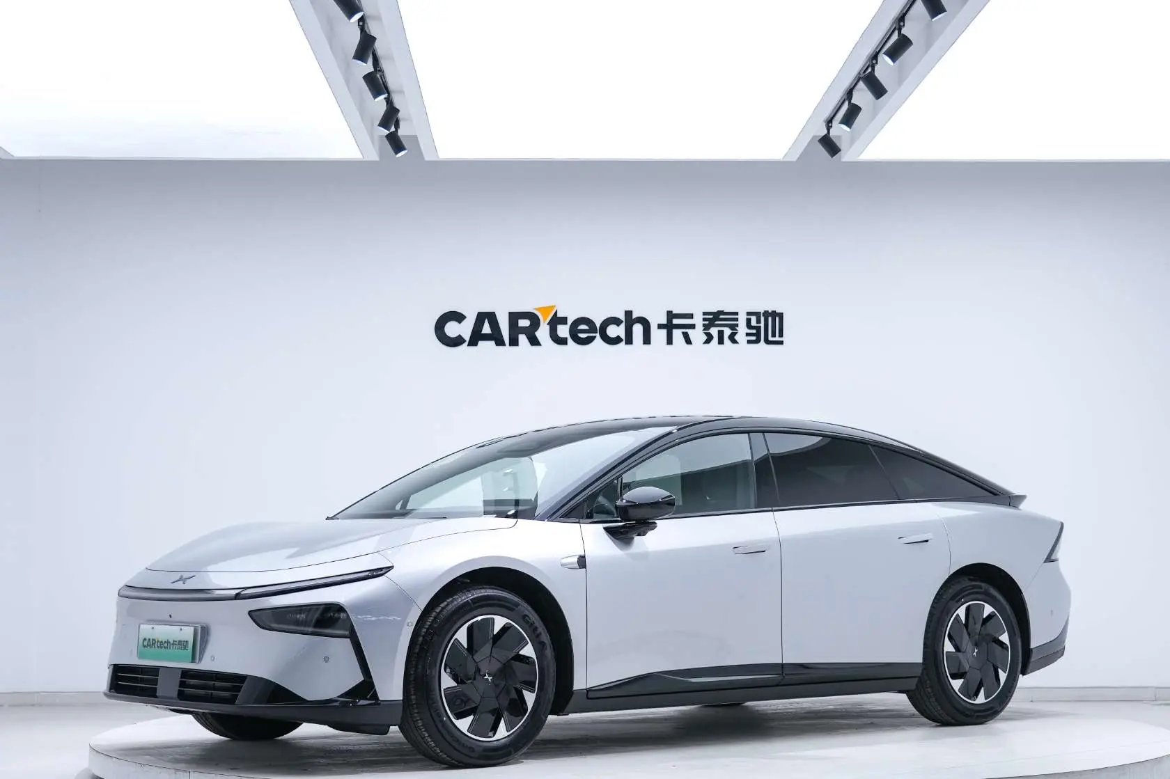 Xpeng P7+  из Китая