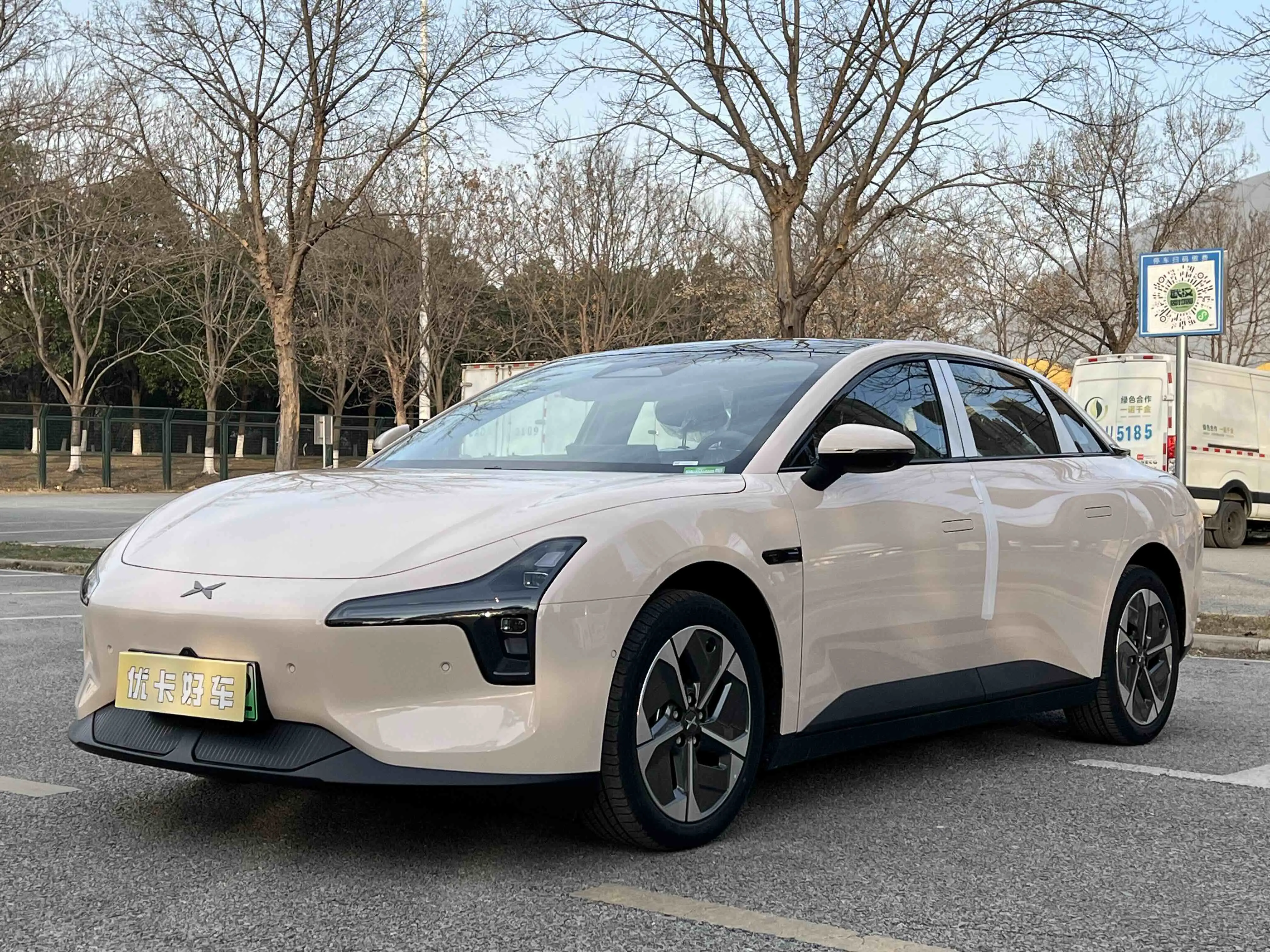 Xpeng Xiaopeng MONA M03  из Китая