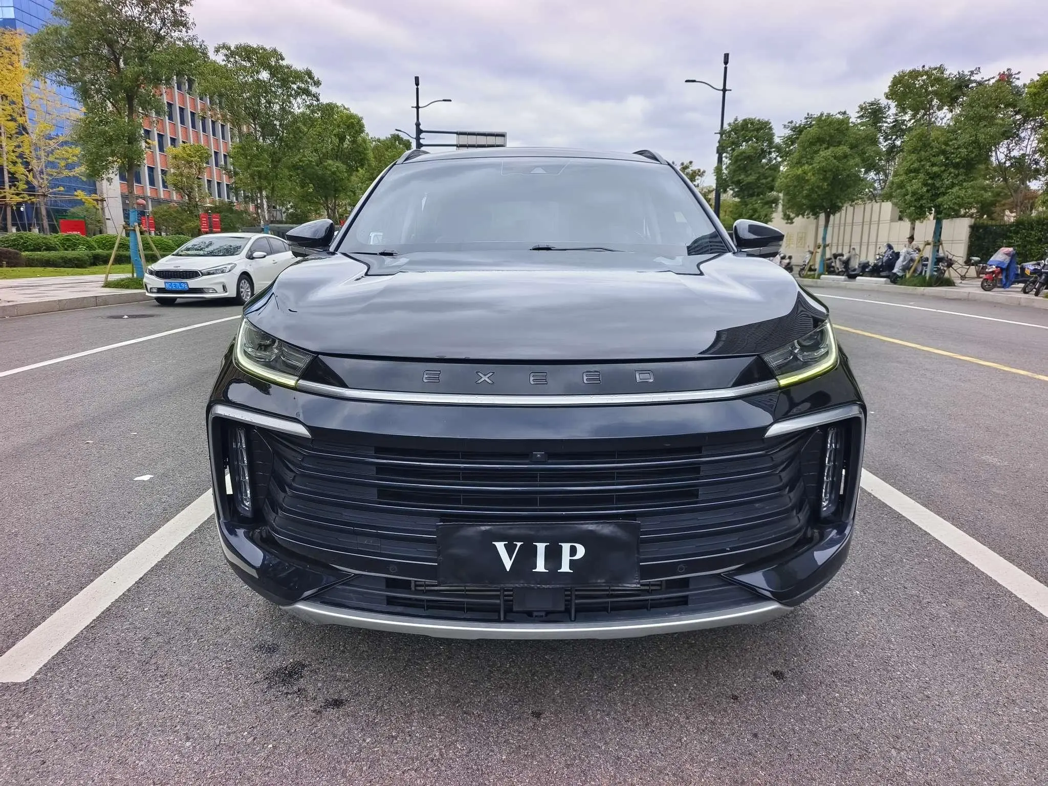 Exeed TXL (Stars in the clouds)  из Китая