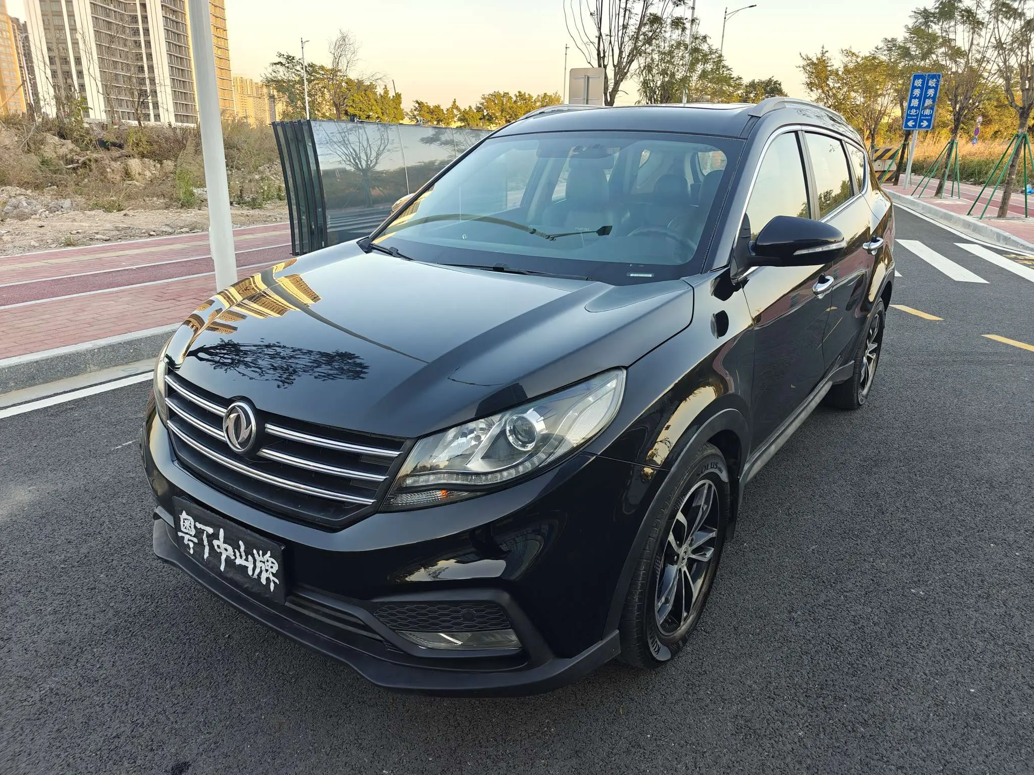 Dongfeng Fengon 580  из Китая