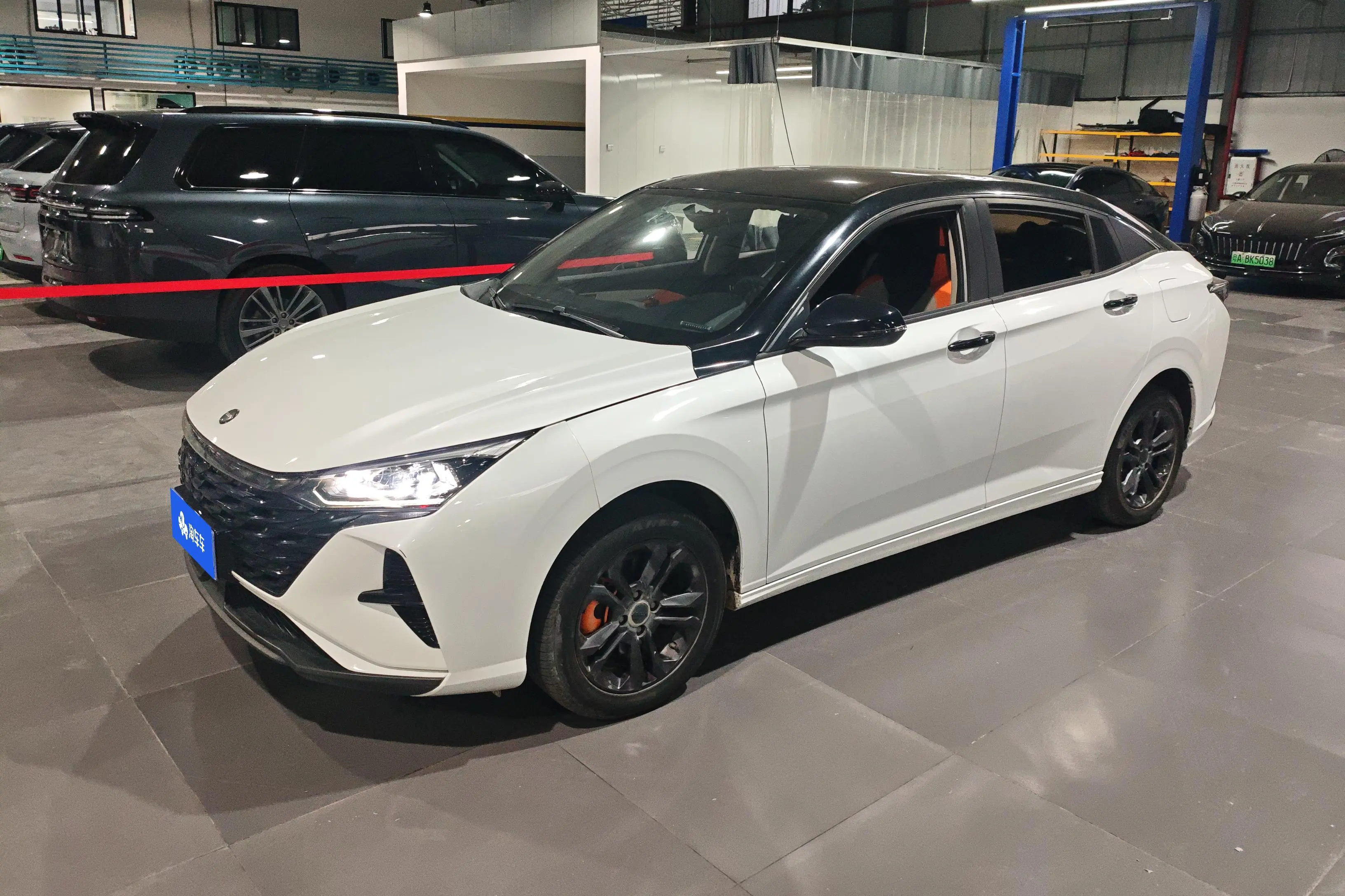 Dongfeng Yixuan  из Китая