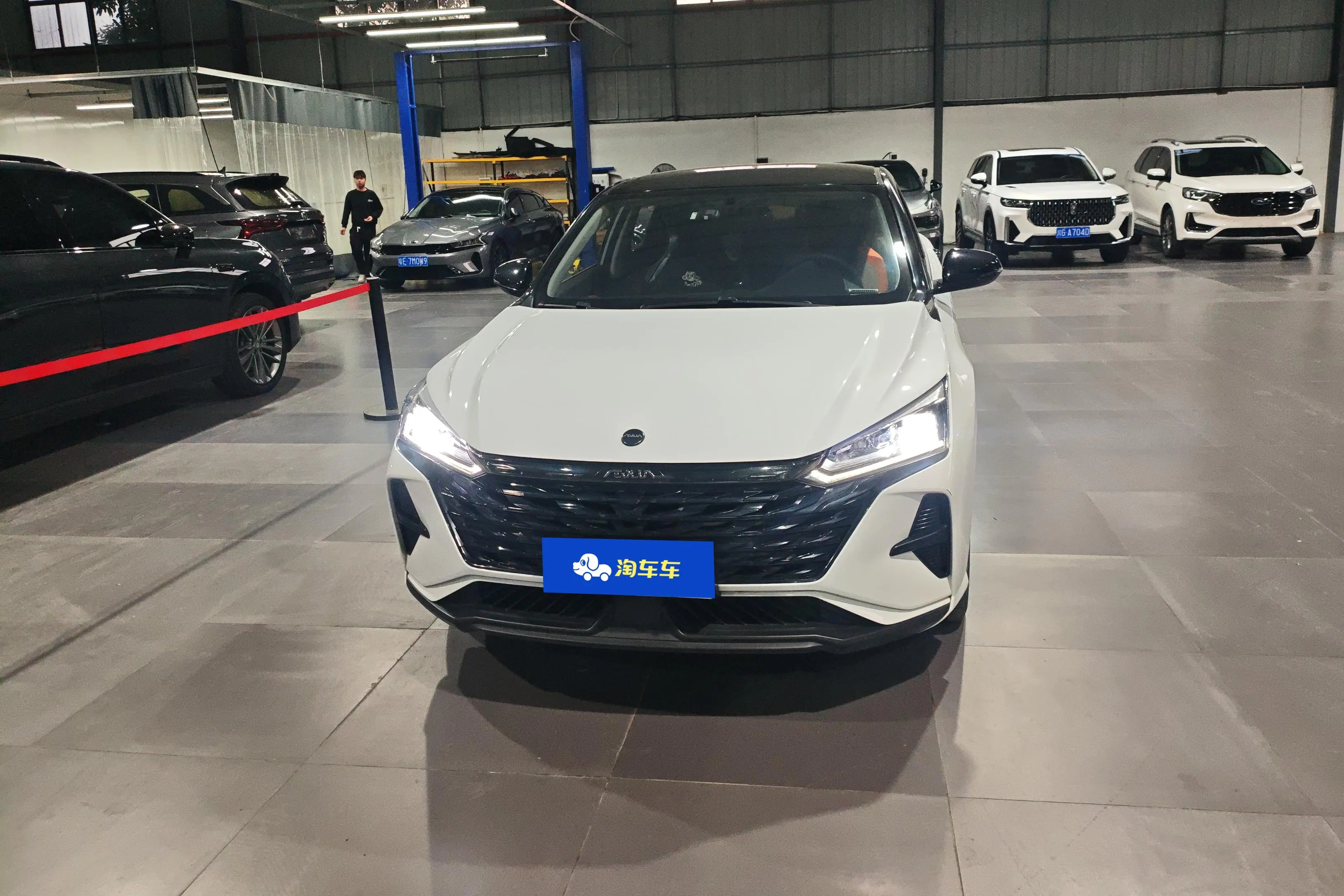 Dongfeng Yixuan  из Китая