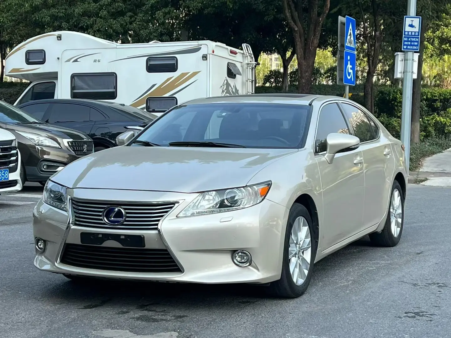 Lexus ES  из Китая