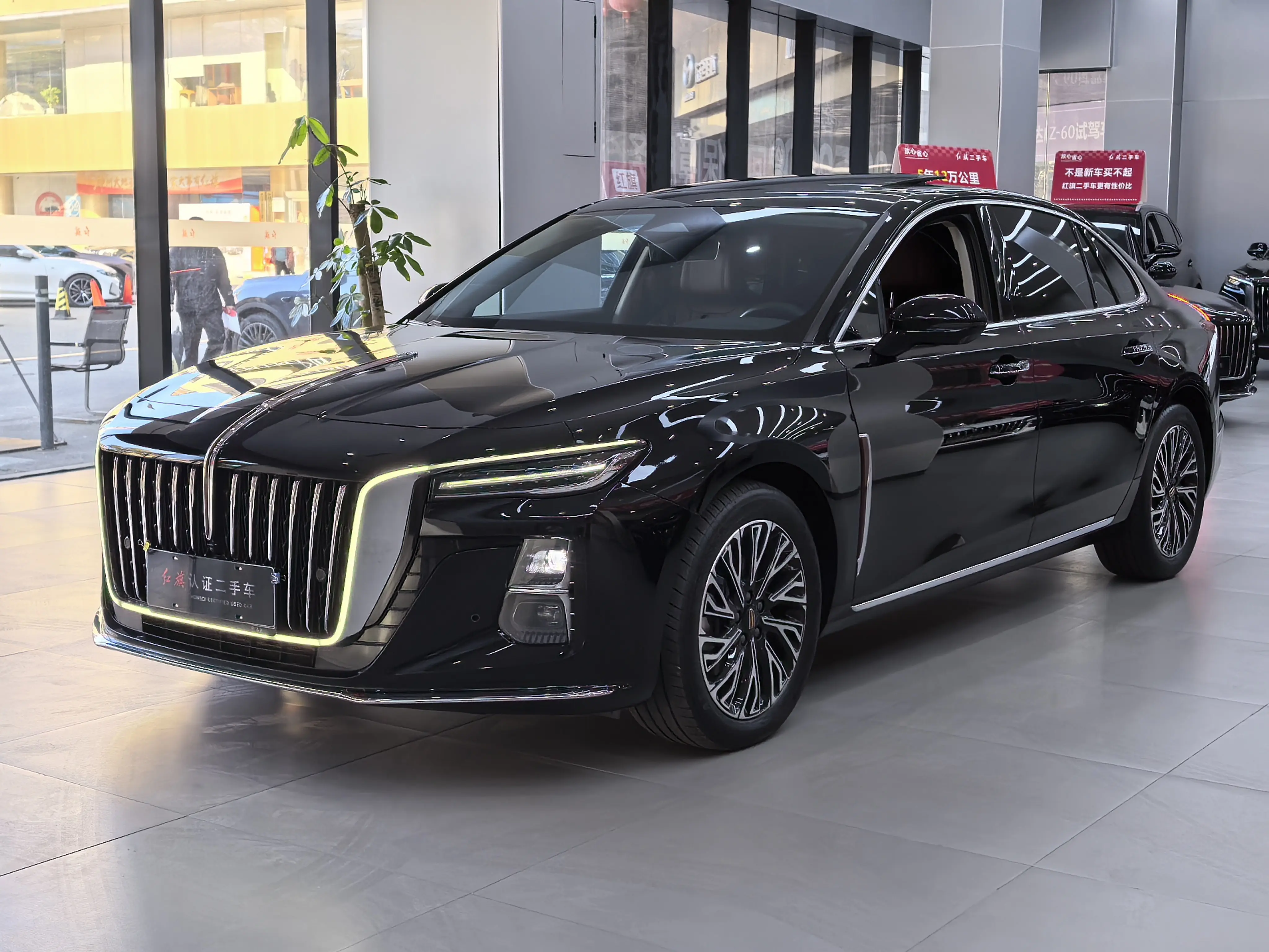 Hongqi H5  из Китая