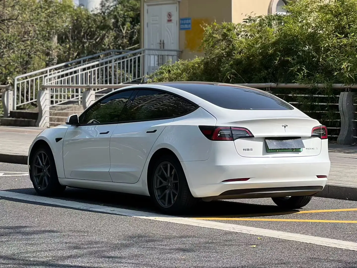 Tesla Model 3  из Китая