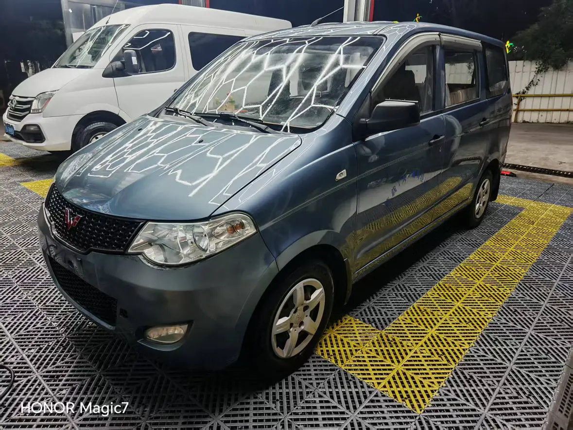Wuling Hongguang  из Китая