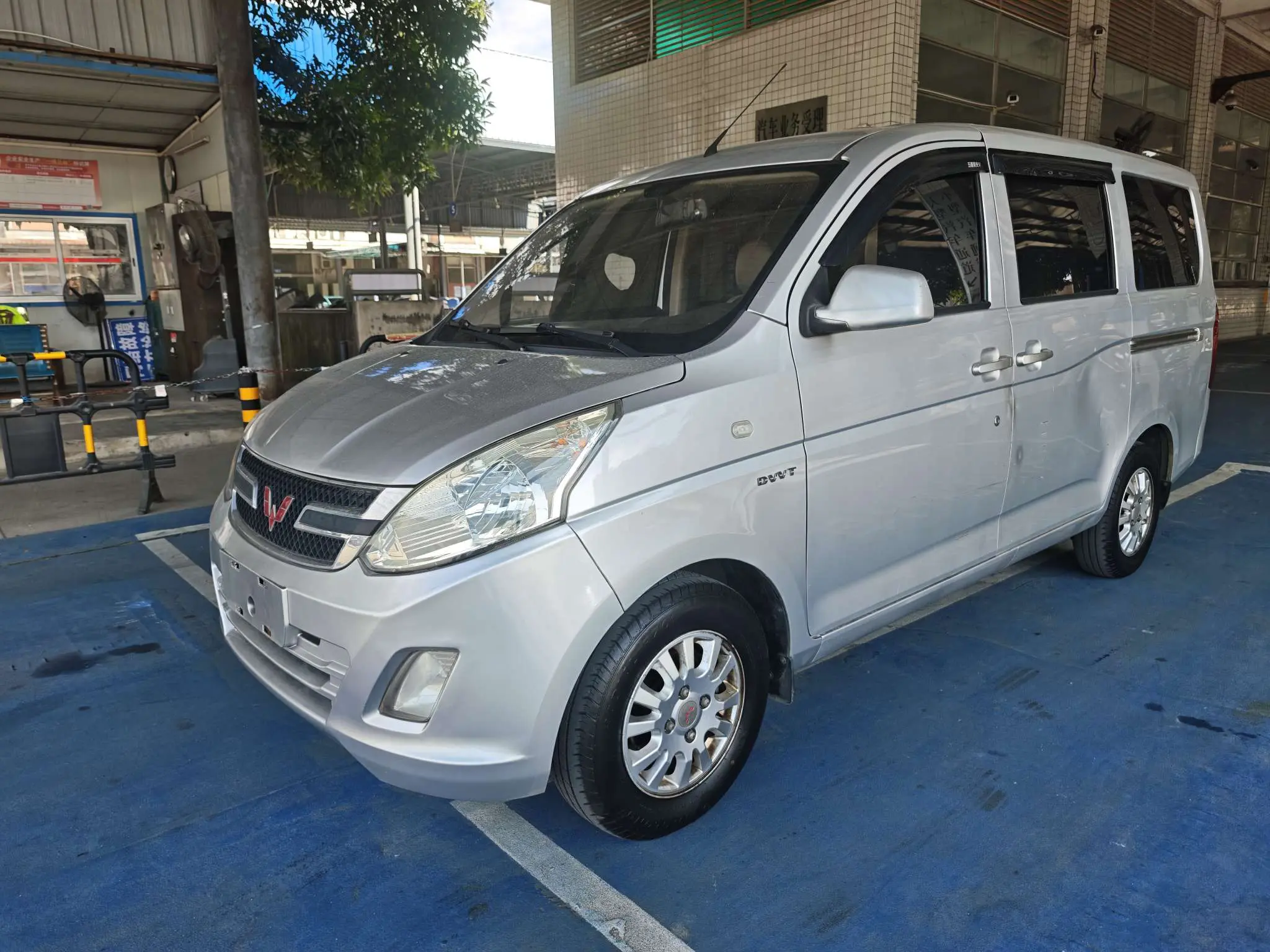 Wuling Rongguang V  из Китая
