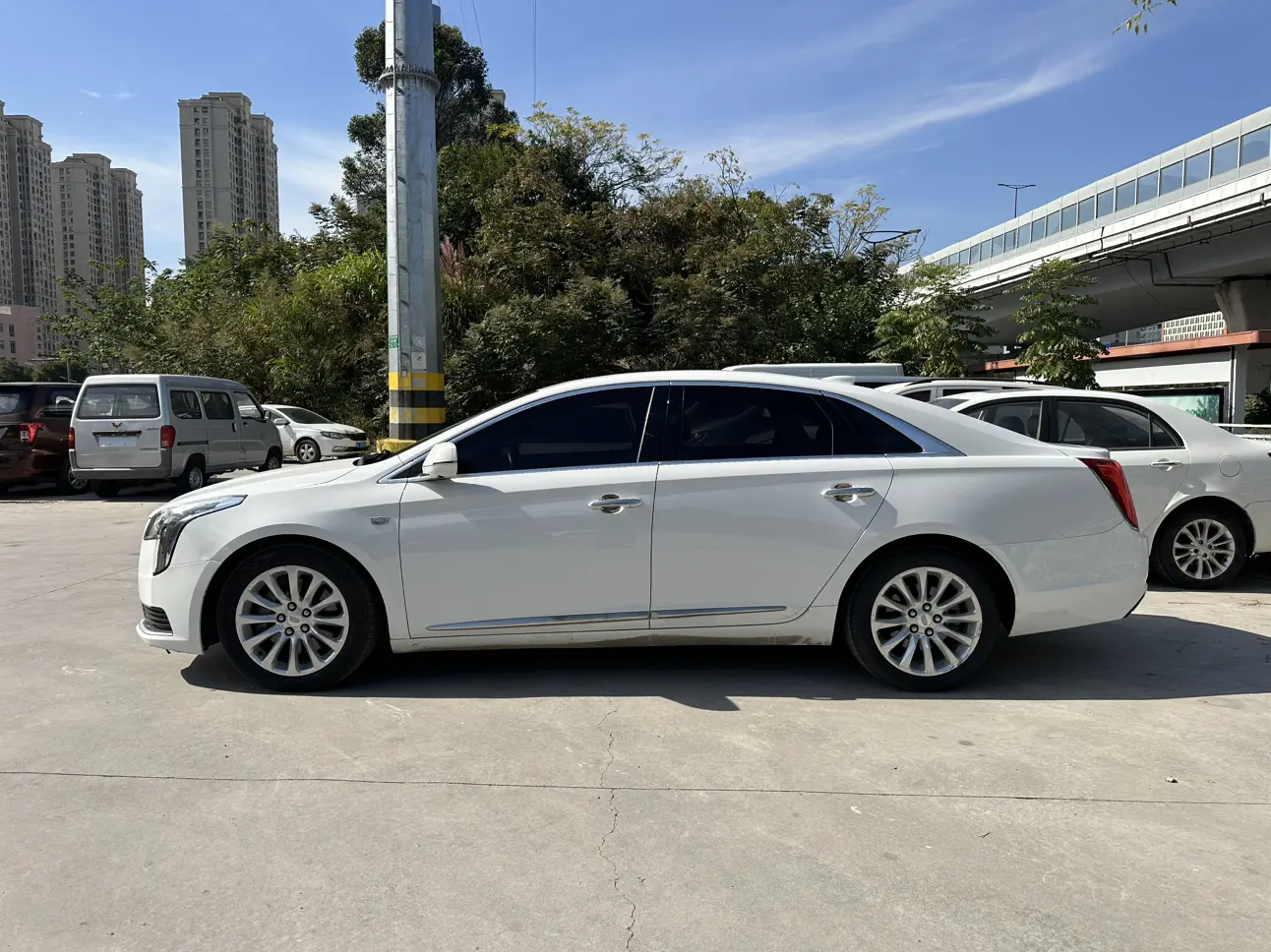Cadillac XTS  из Китая