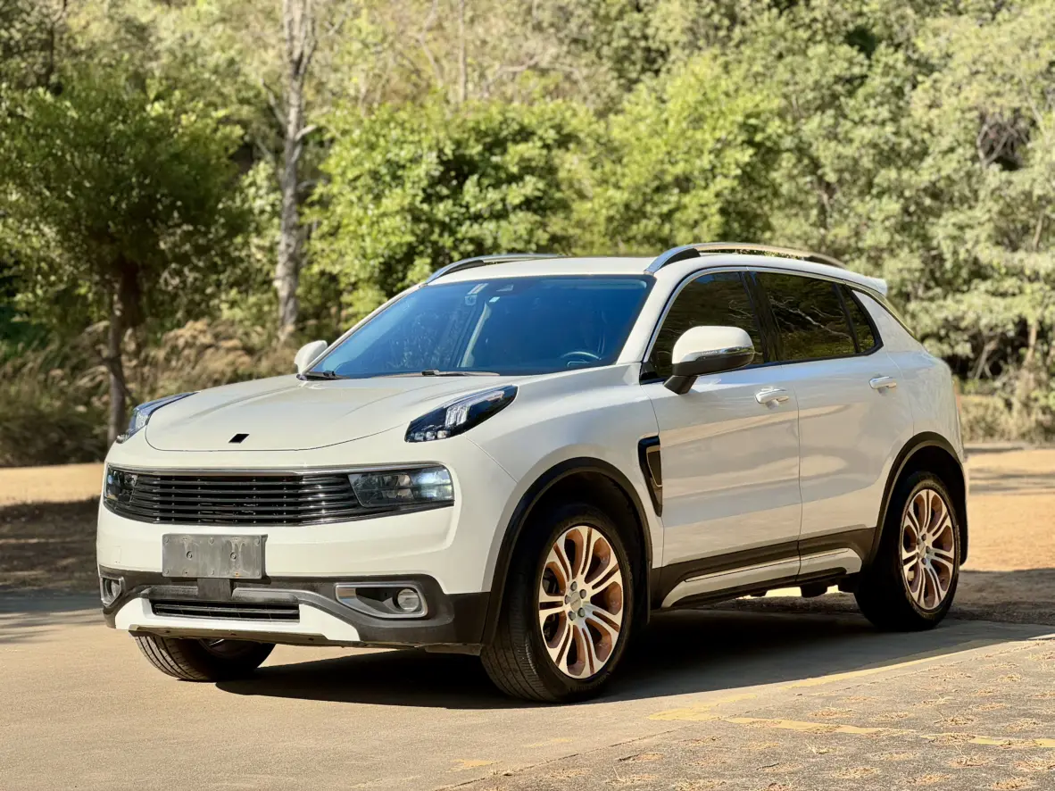 Lynk & Co 01  из Китая