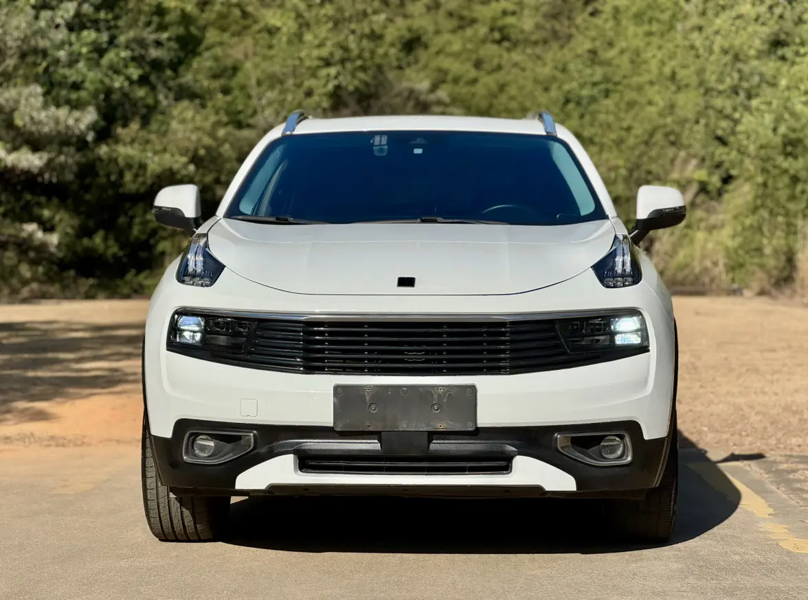 Lynk & Co 01  из Китая