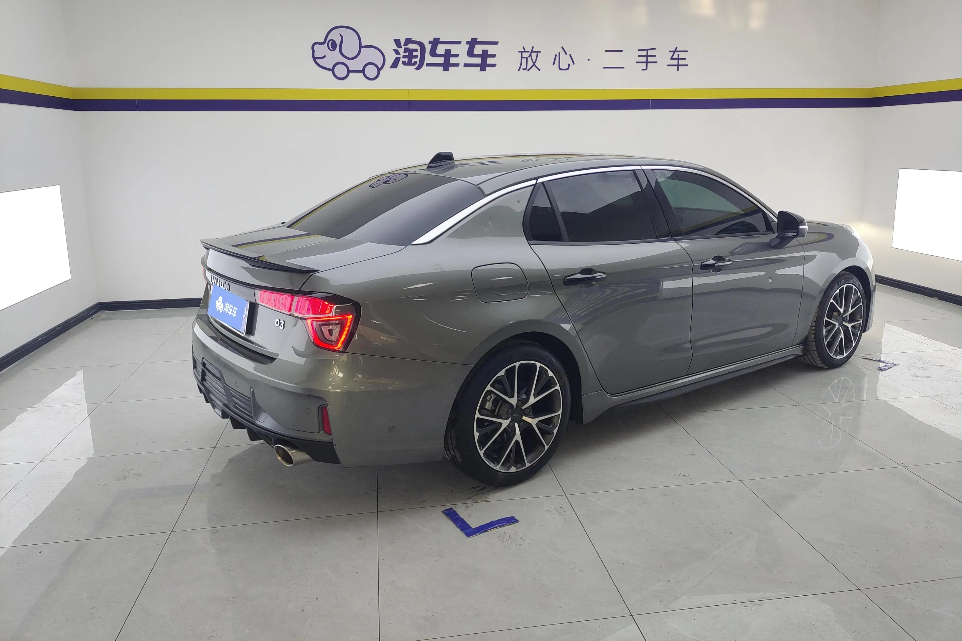 Lynk & Co 03