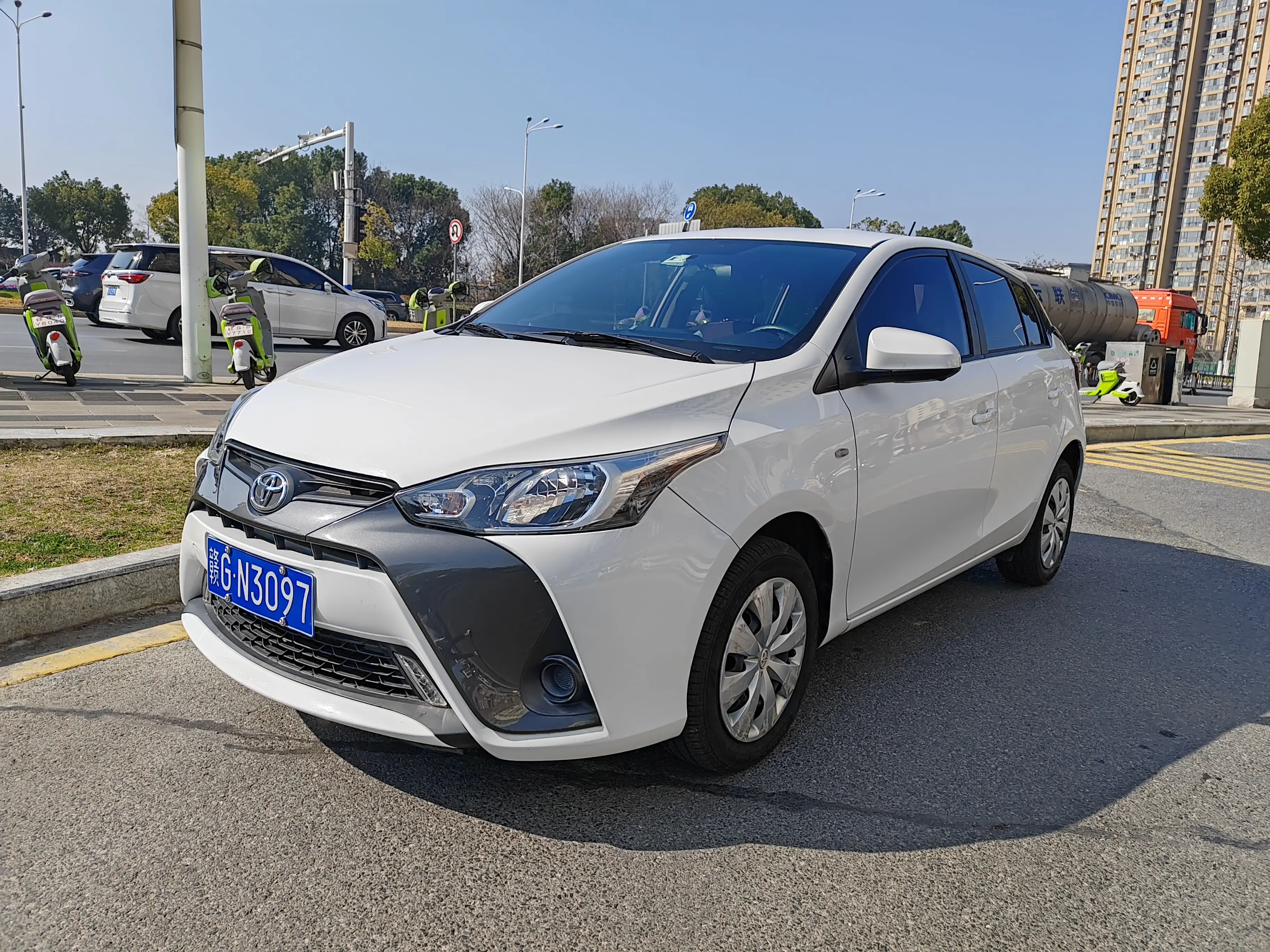 Toyota Yaris L  из Китая