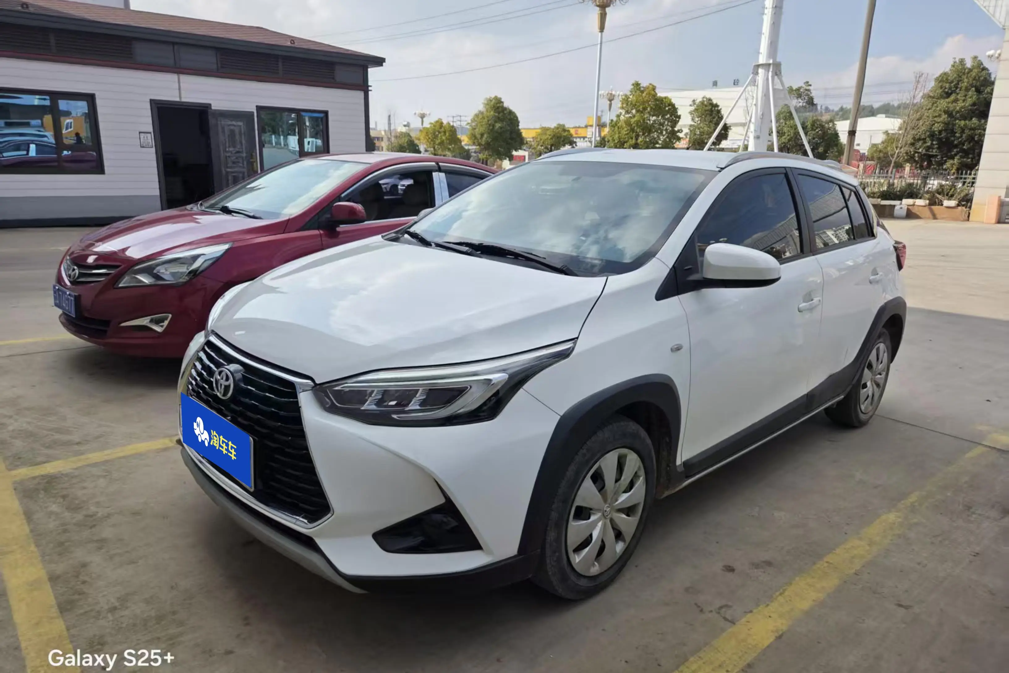 Toyota Yaris L  из Китая